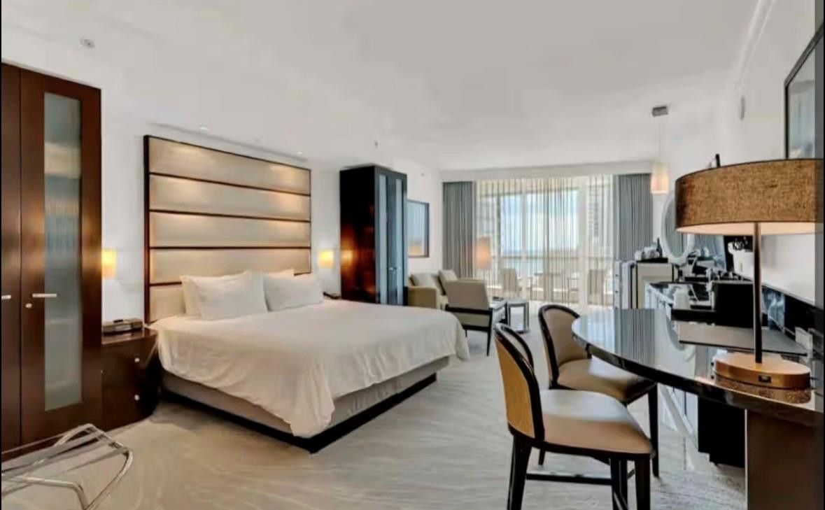 4391 Collins #1913, Miami Beach FL 33140