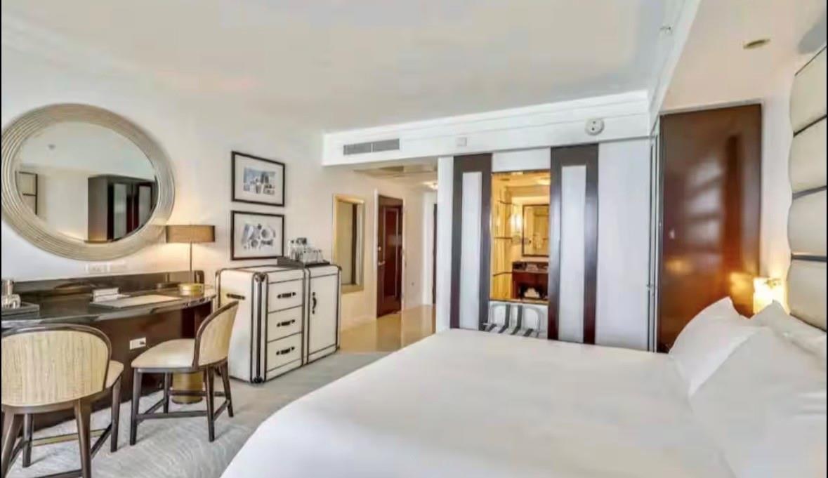 4391 Collins #1913, Miami Beach FL 33140