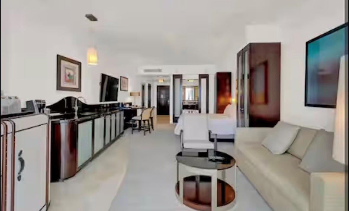 4391 Collins #1913, Miami Beach FL 33140