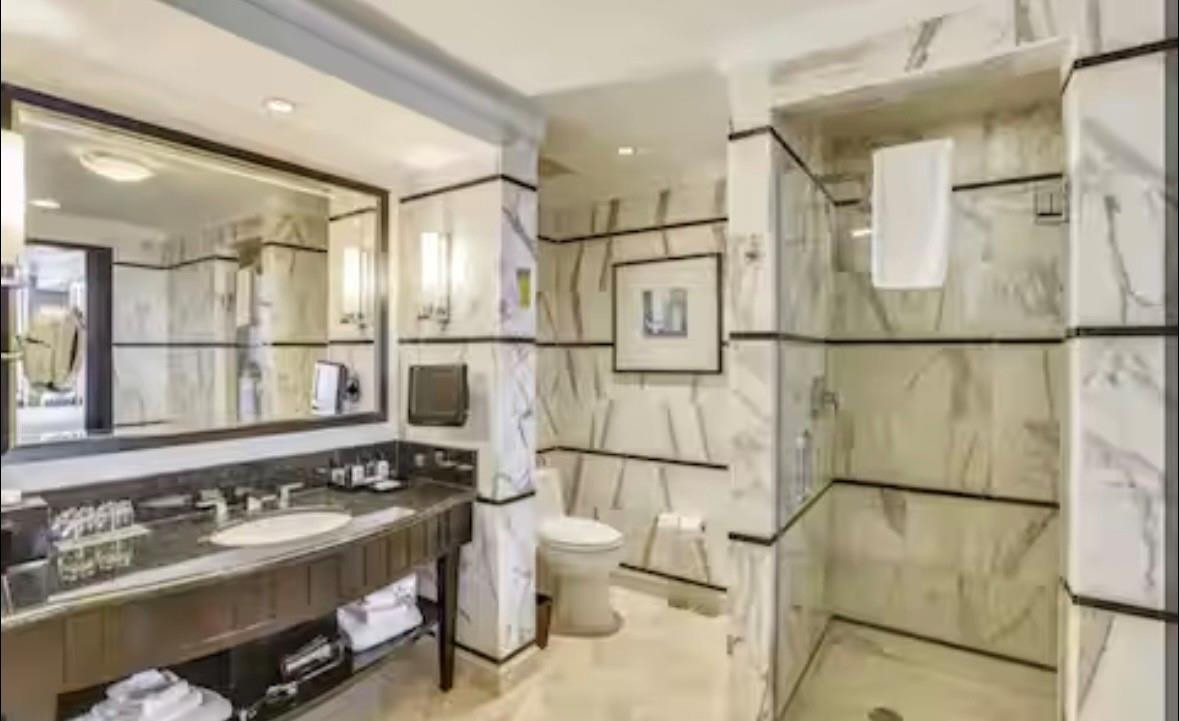 4391 Collins #1913, Miami Beach FL 33140