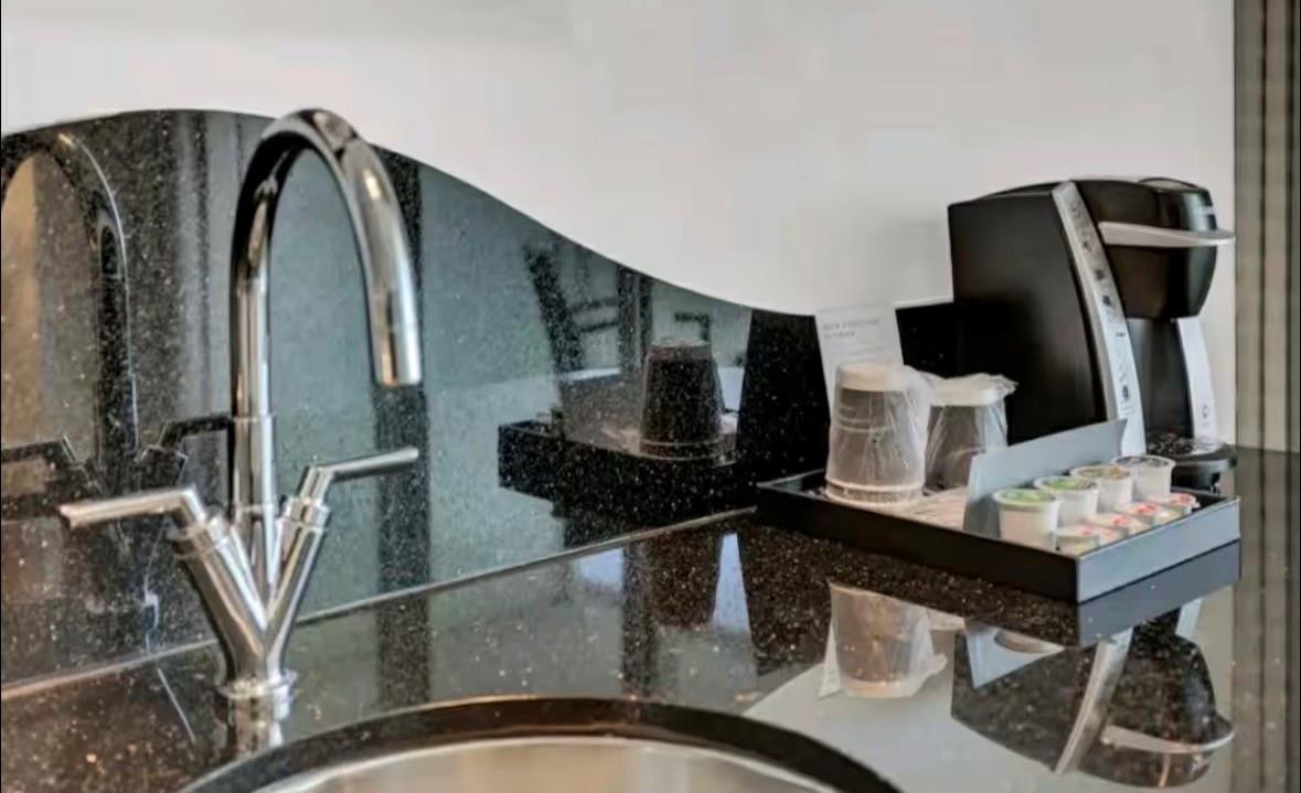 4391 Collins #1913, Miami Beach FL 33140