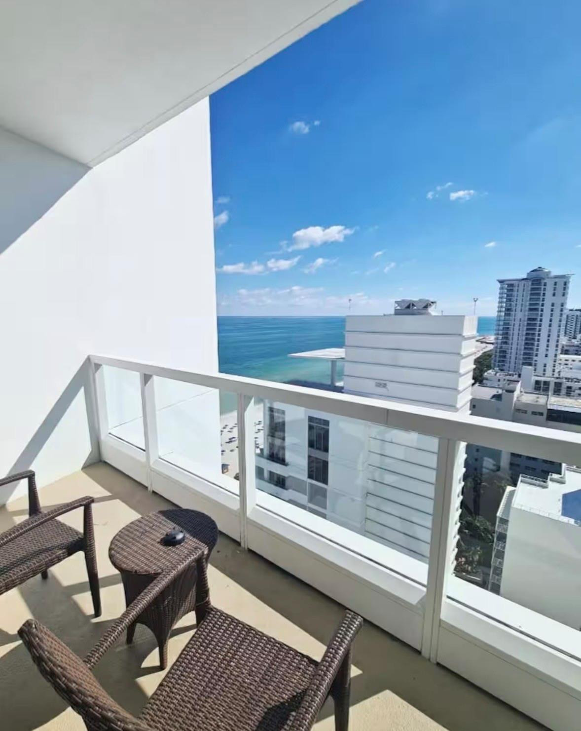 4391 Collins #1913, Miami Beach FL 33140