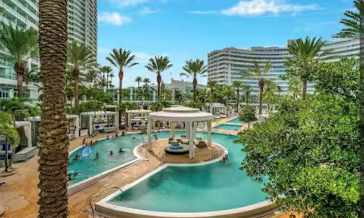 4391 Collins #1913, Miami Beach FL 33140