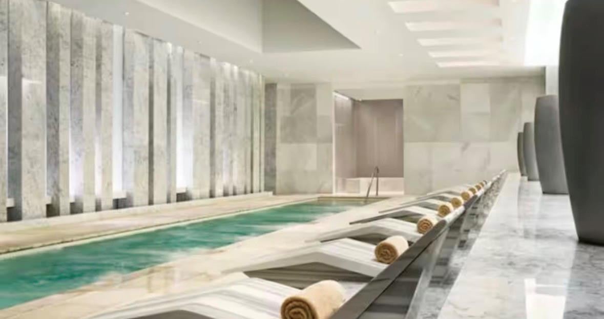 4391 Collins #1913, Miami Beach FL 33140