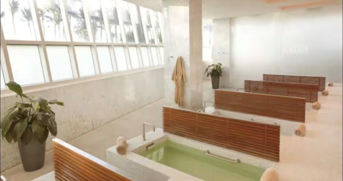 4391 Collins #1913, Miami Beach FL 33140