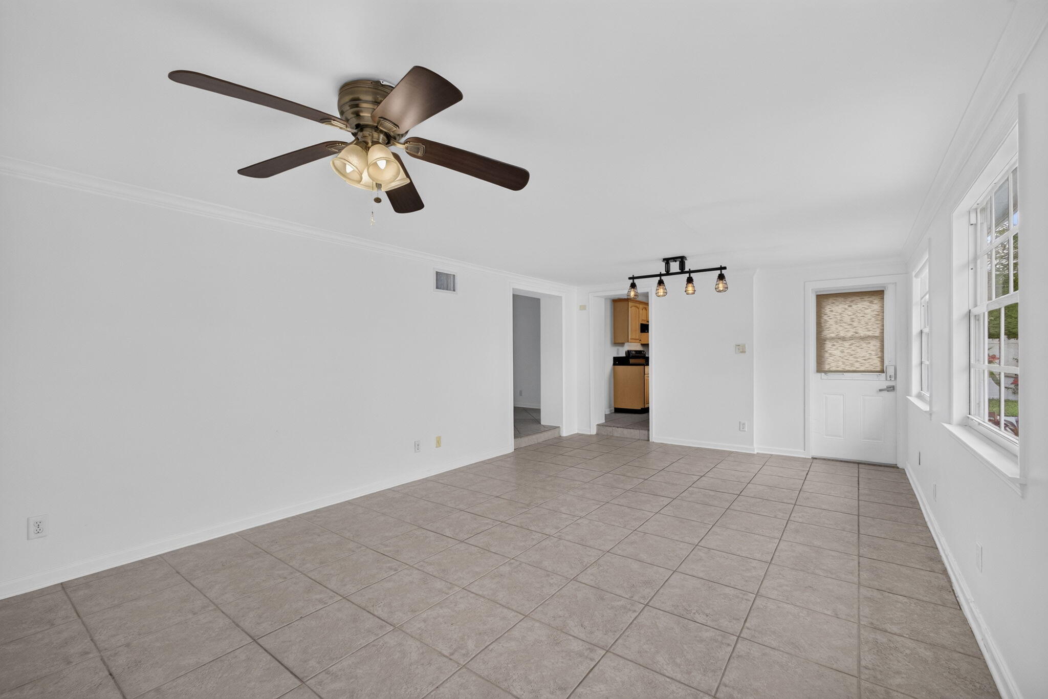 813 Date Palm, Lake Park FL 33403