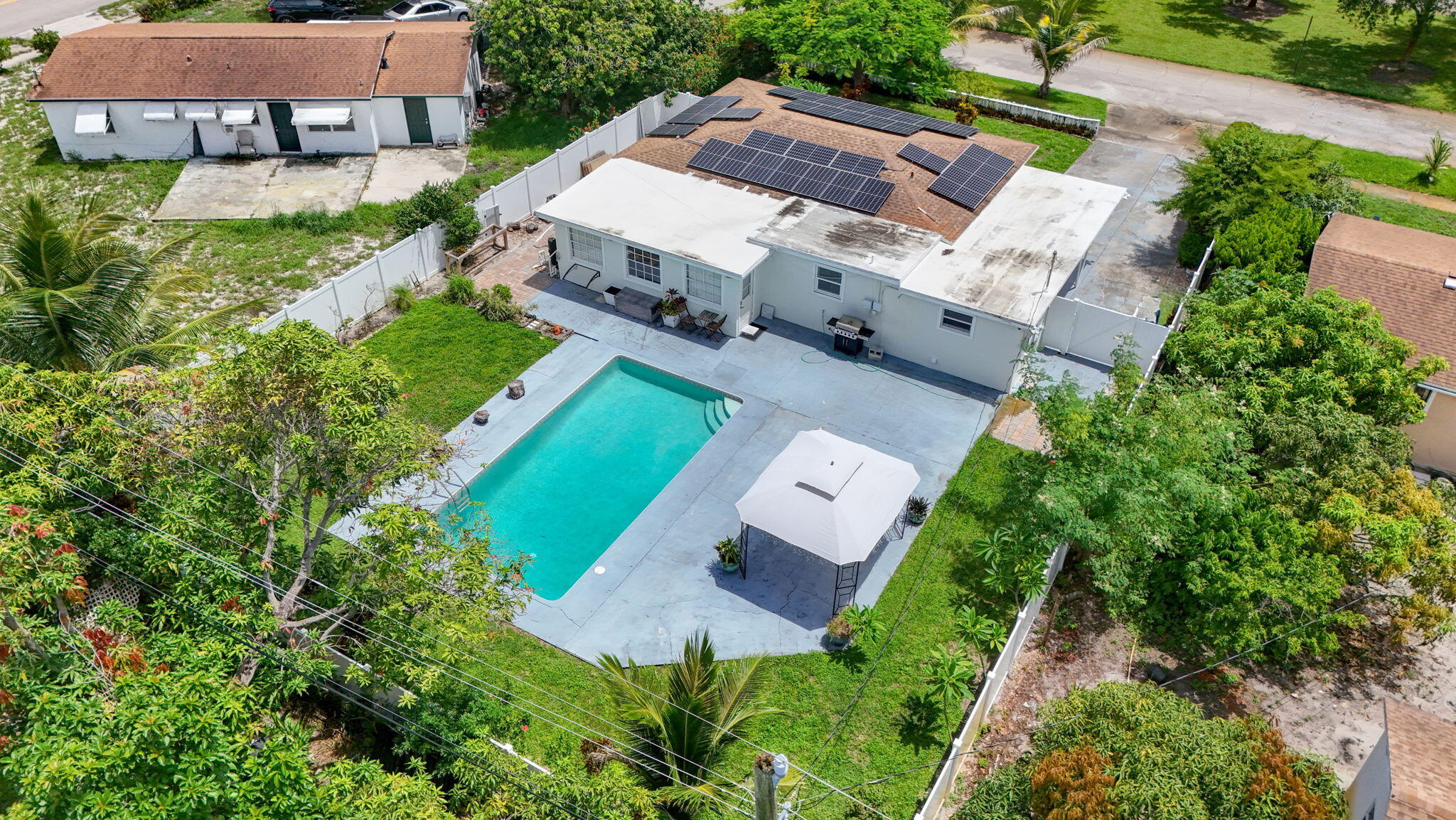 813 Date Palm, Lake Park FL 33403
