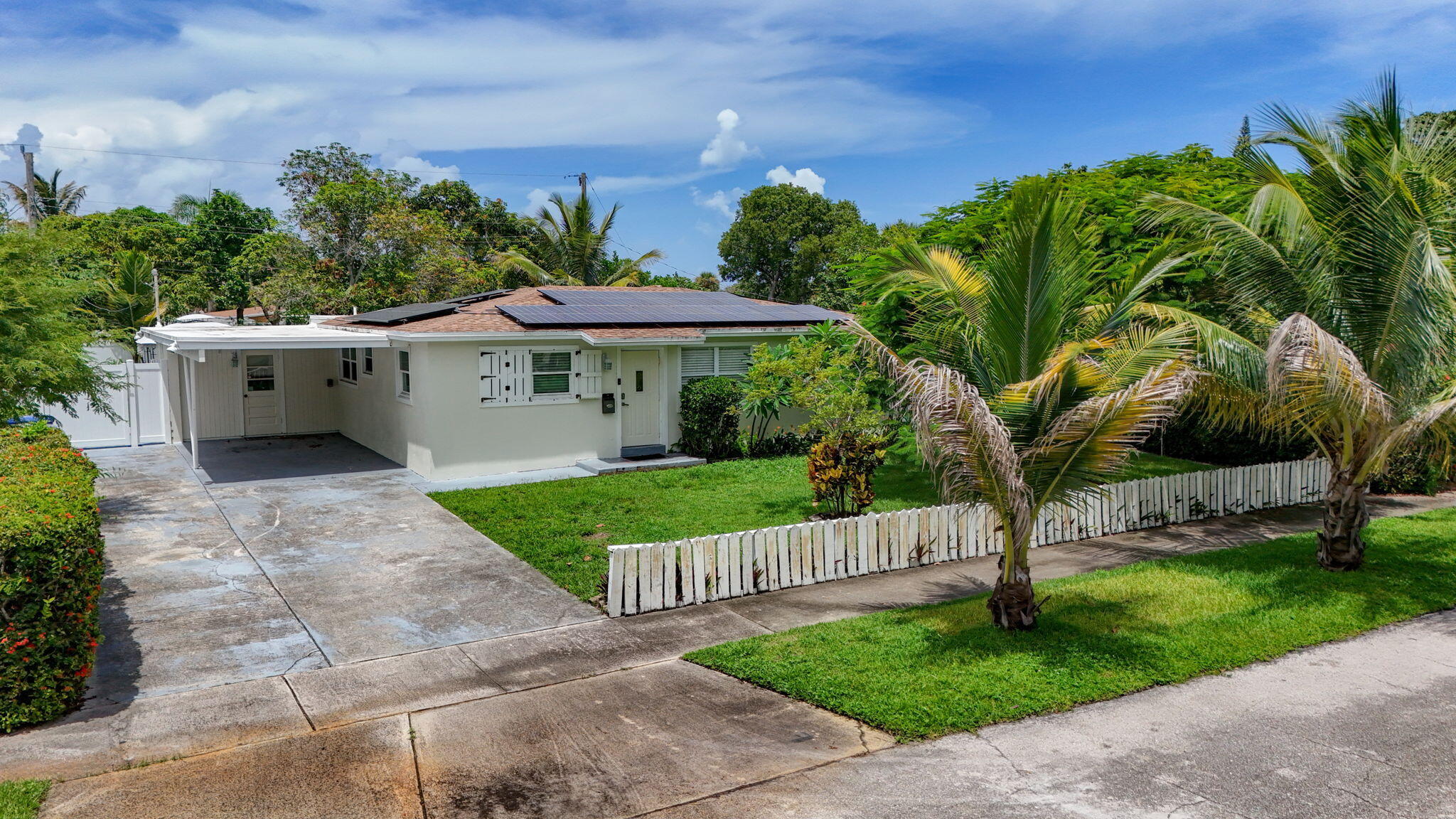 813 Date Palm, Lake Park FL 33403