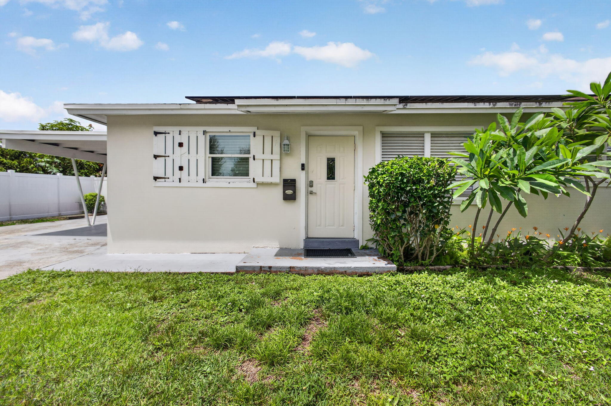 813 Date Palm, Lake Park FL 33403