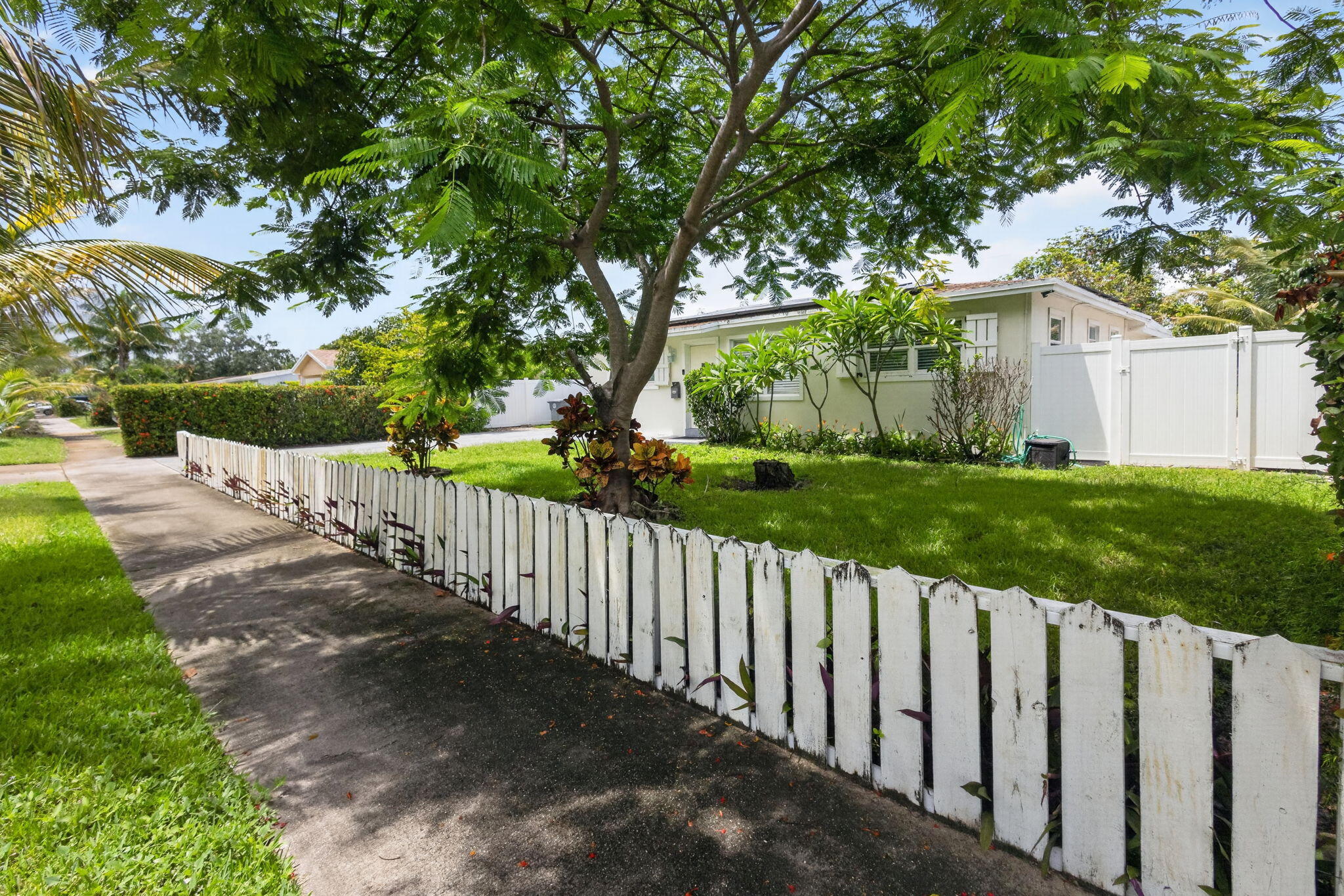 813 Date Palm, Lake Park FL 33403