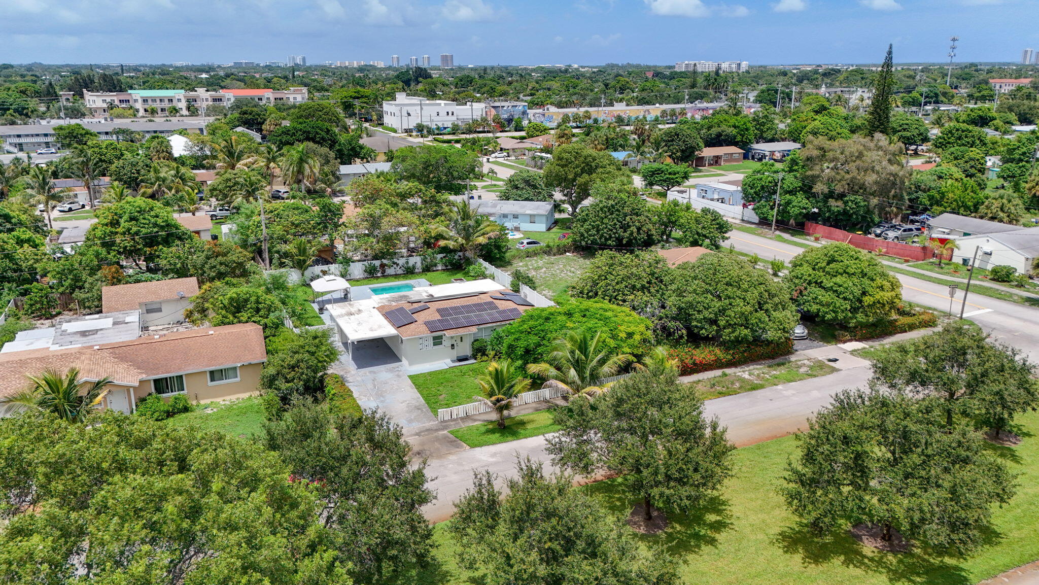 813 Date Palm, Lake Park FL 33403