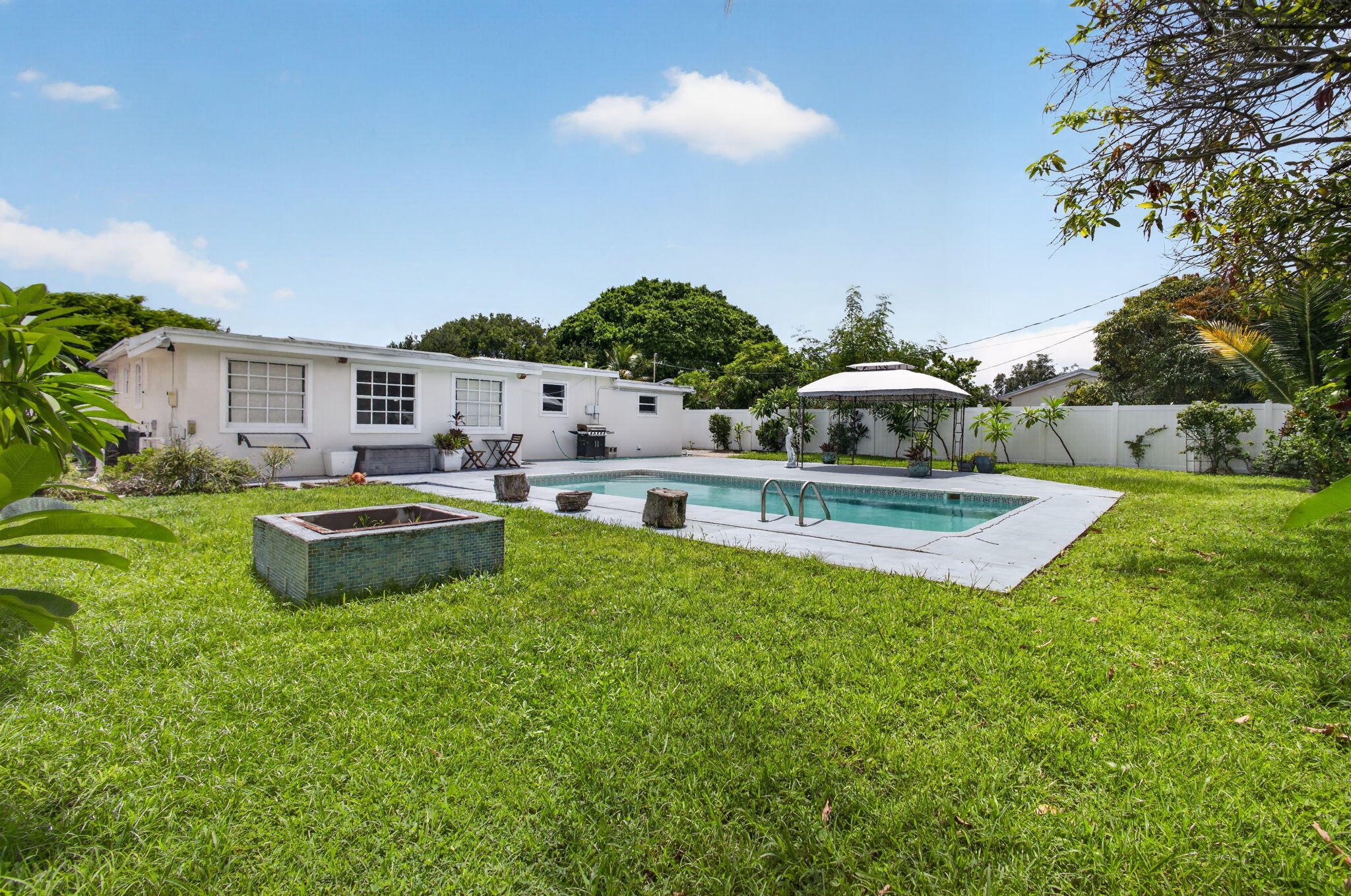 813 Date Palm, Lake Park FL 33403
