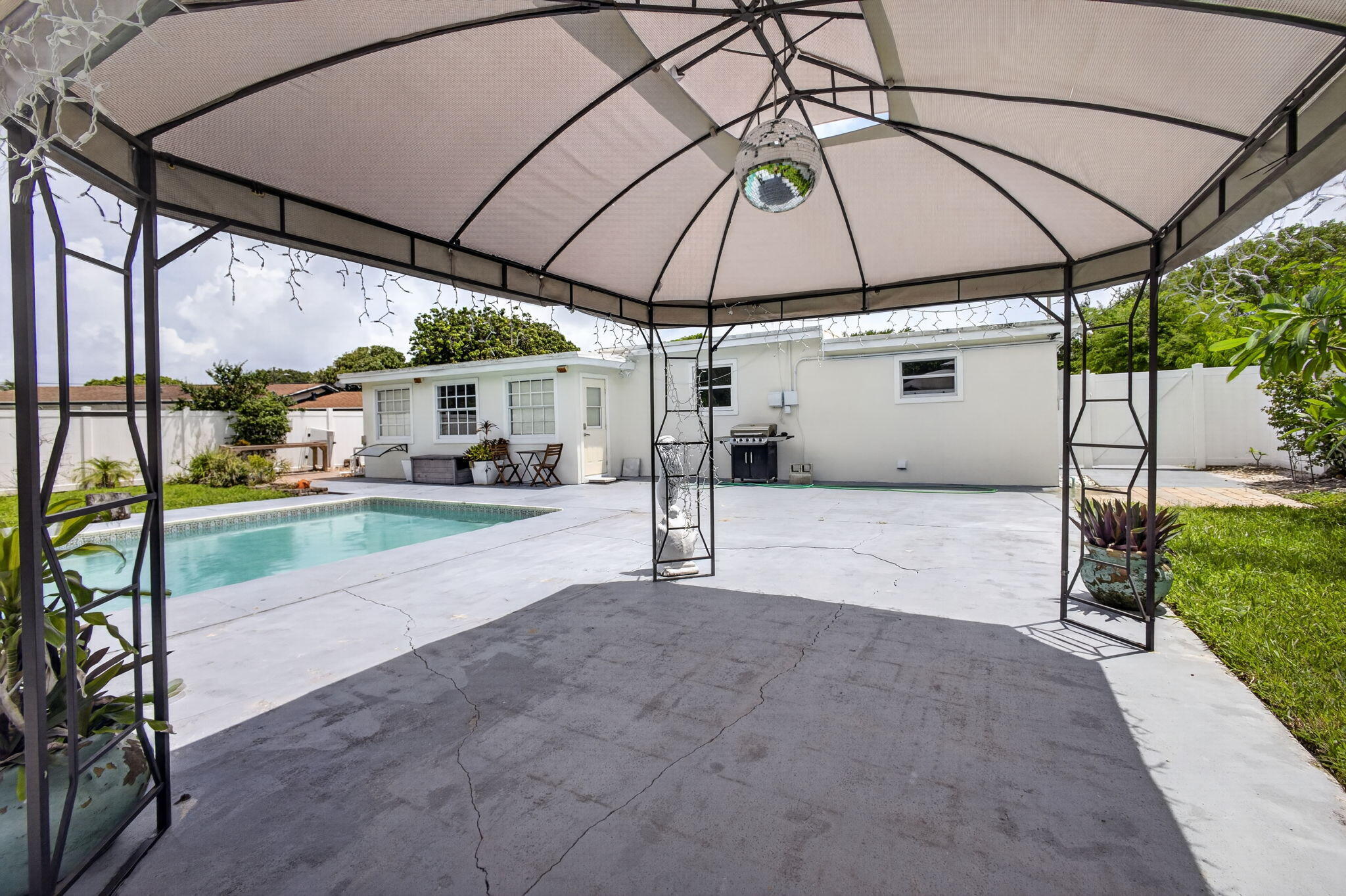 813 Date Palm, Lake Park FL 33403