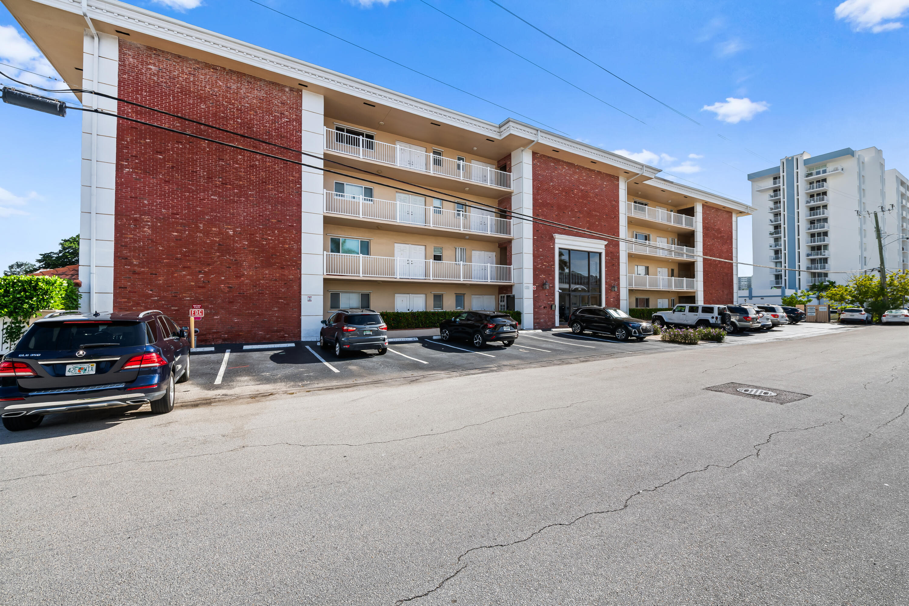 2841 NE 33rd #403, Fort Lauderdale FL 33306