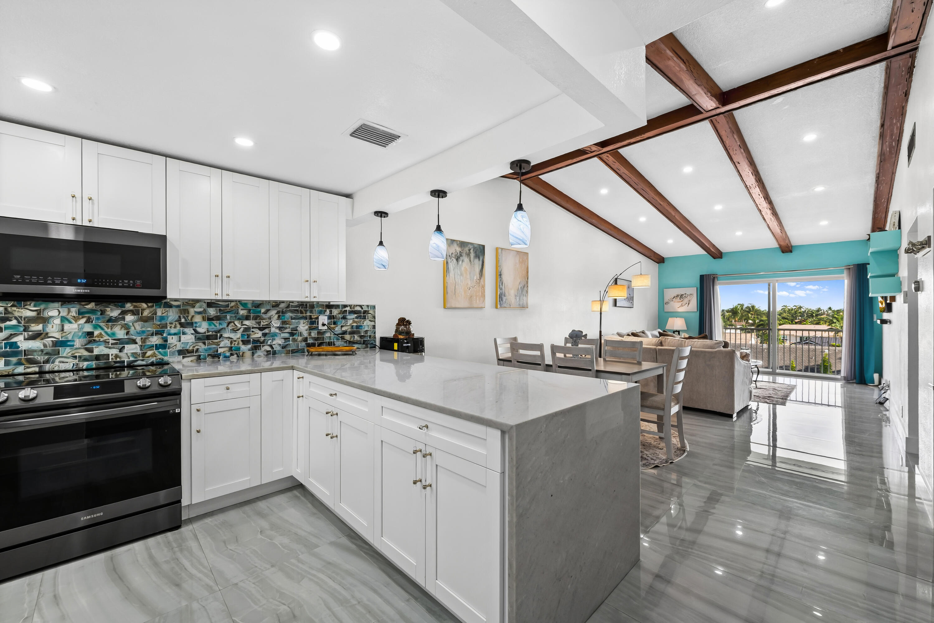 2841 NE 33rd #403, Fort Lauderdale FL 33306