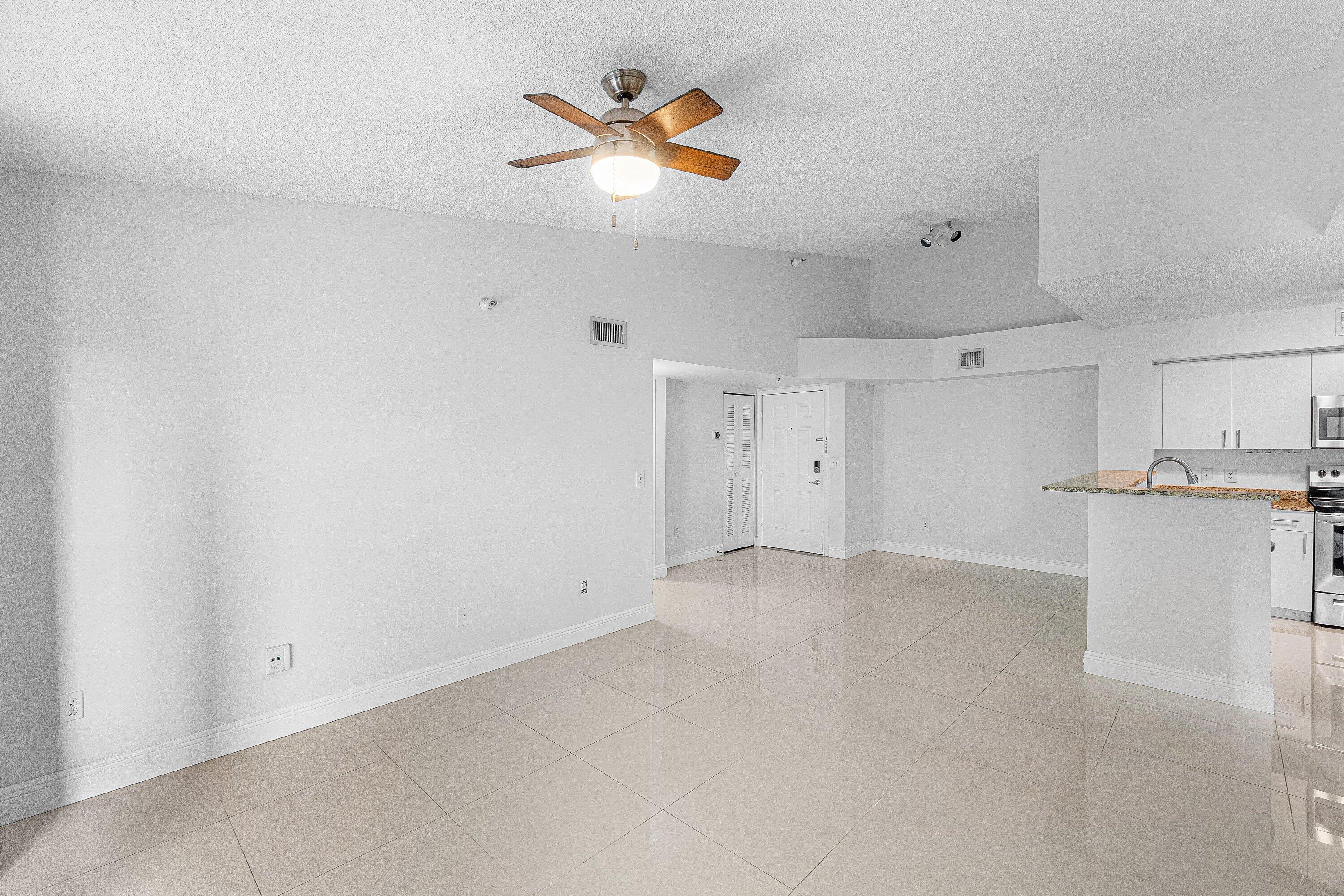 131 Yacht Club #307, Hypoluxo FL 33462