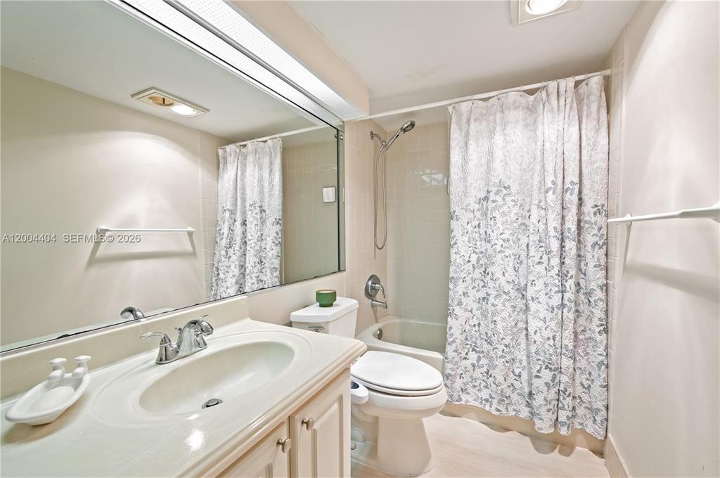 424 SE 10TH #104, Dania Beach FL 33004