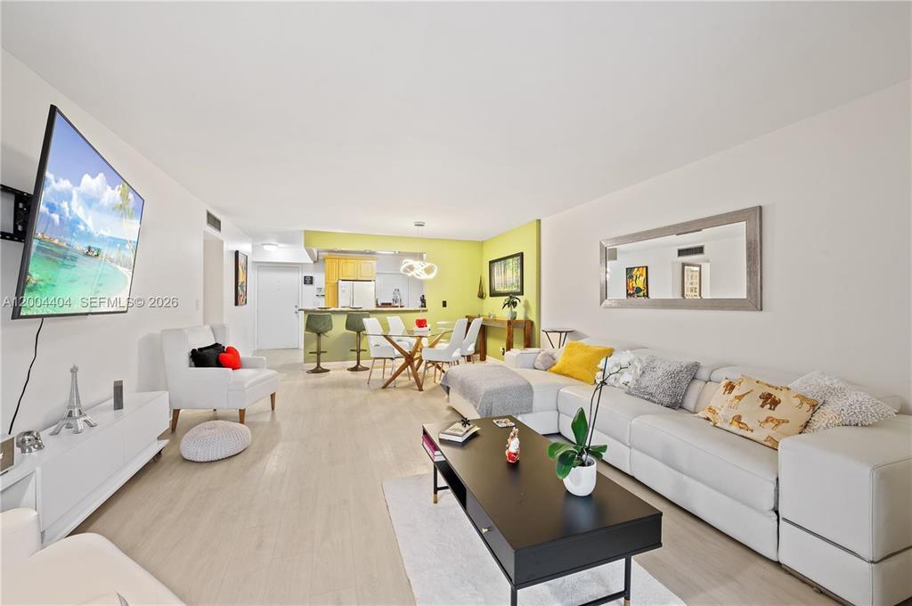 424 SE 10TH #104, Dania Beach FL 33004