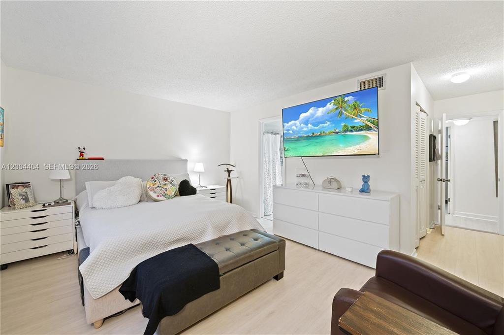 424 SE 10TH #104, Dania Beach FL 33004