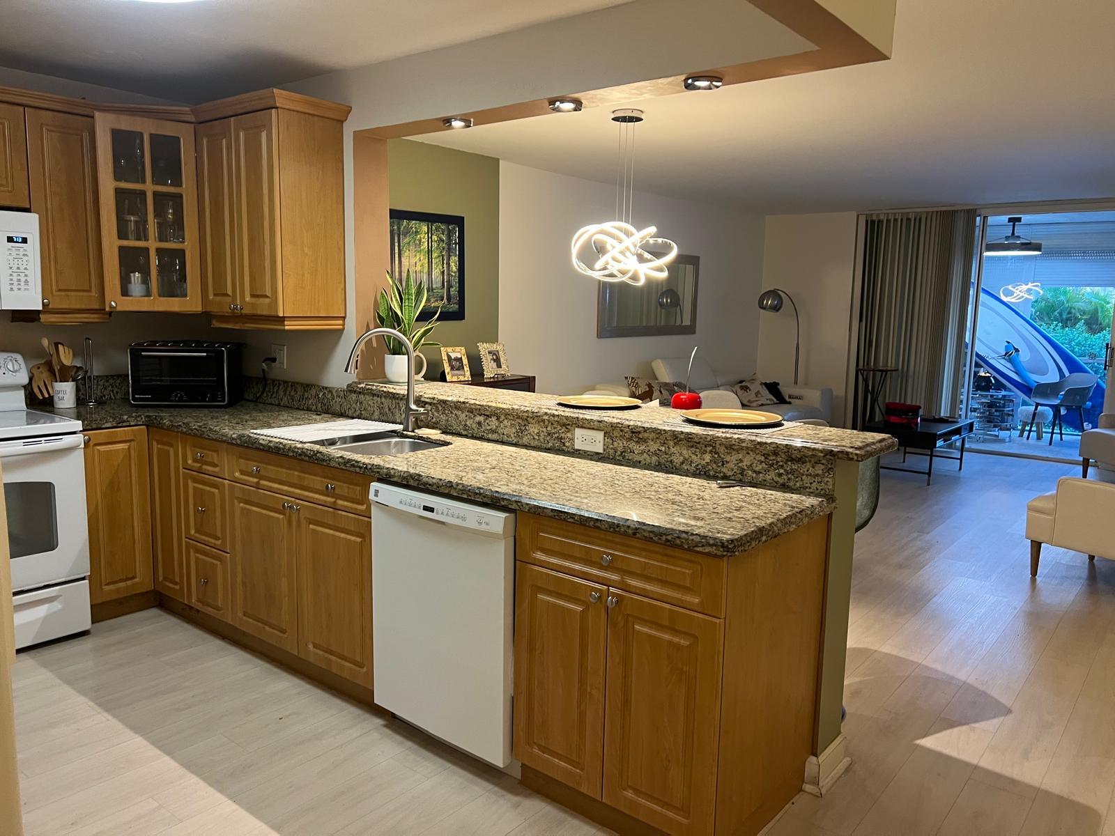 424 SE 10TH #104, Dania Beach FL 33004
