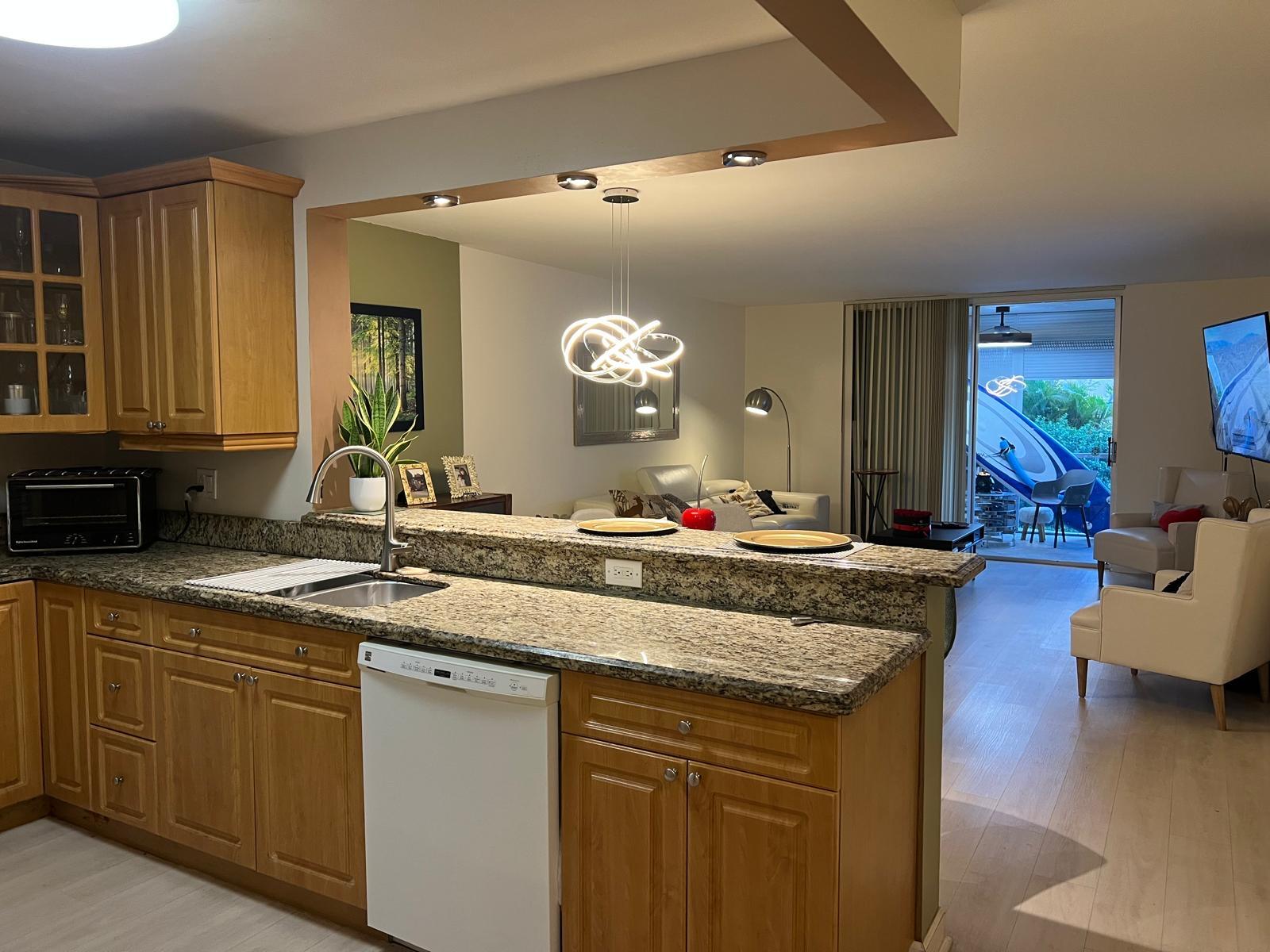 424 SE 10TH #104, Dania Beach FL 33004