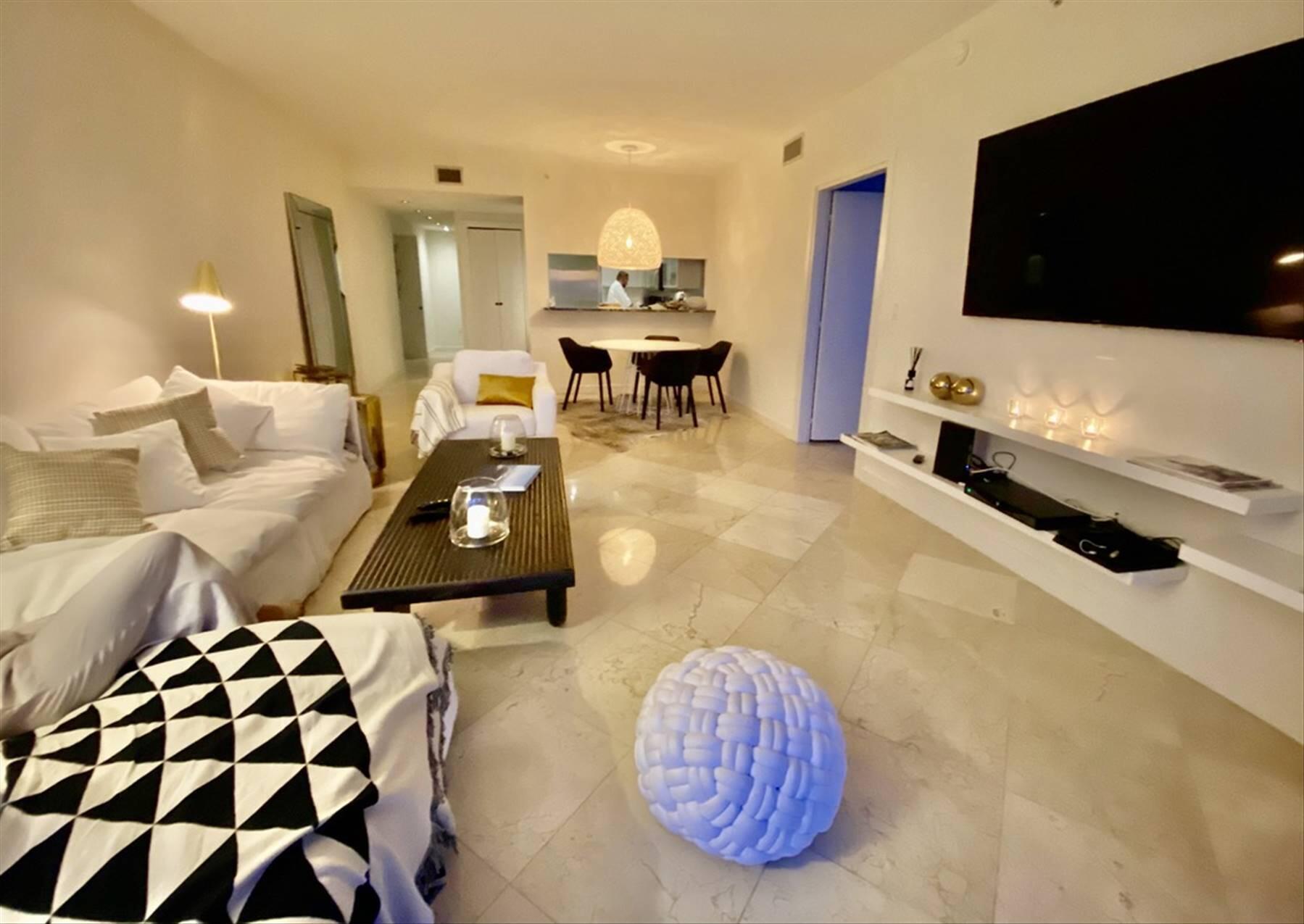 540 WEST #2011, Miami Beach FL 33139