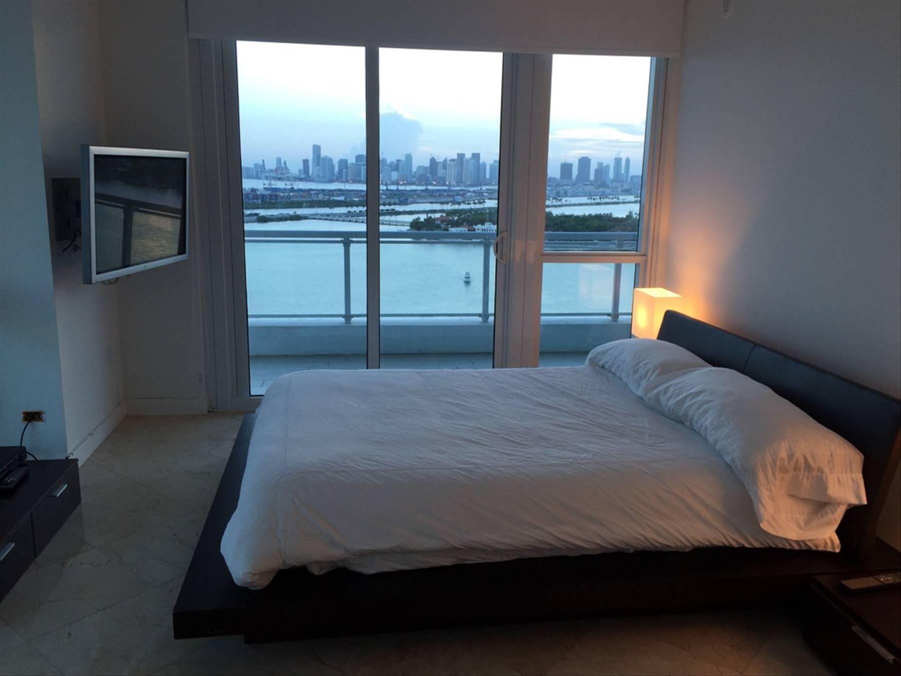 540 WEST #2011, Miami Beach FL 33139