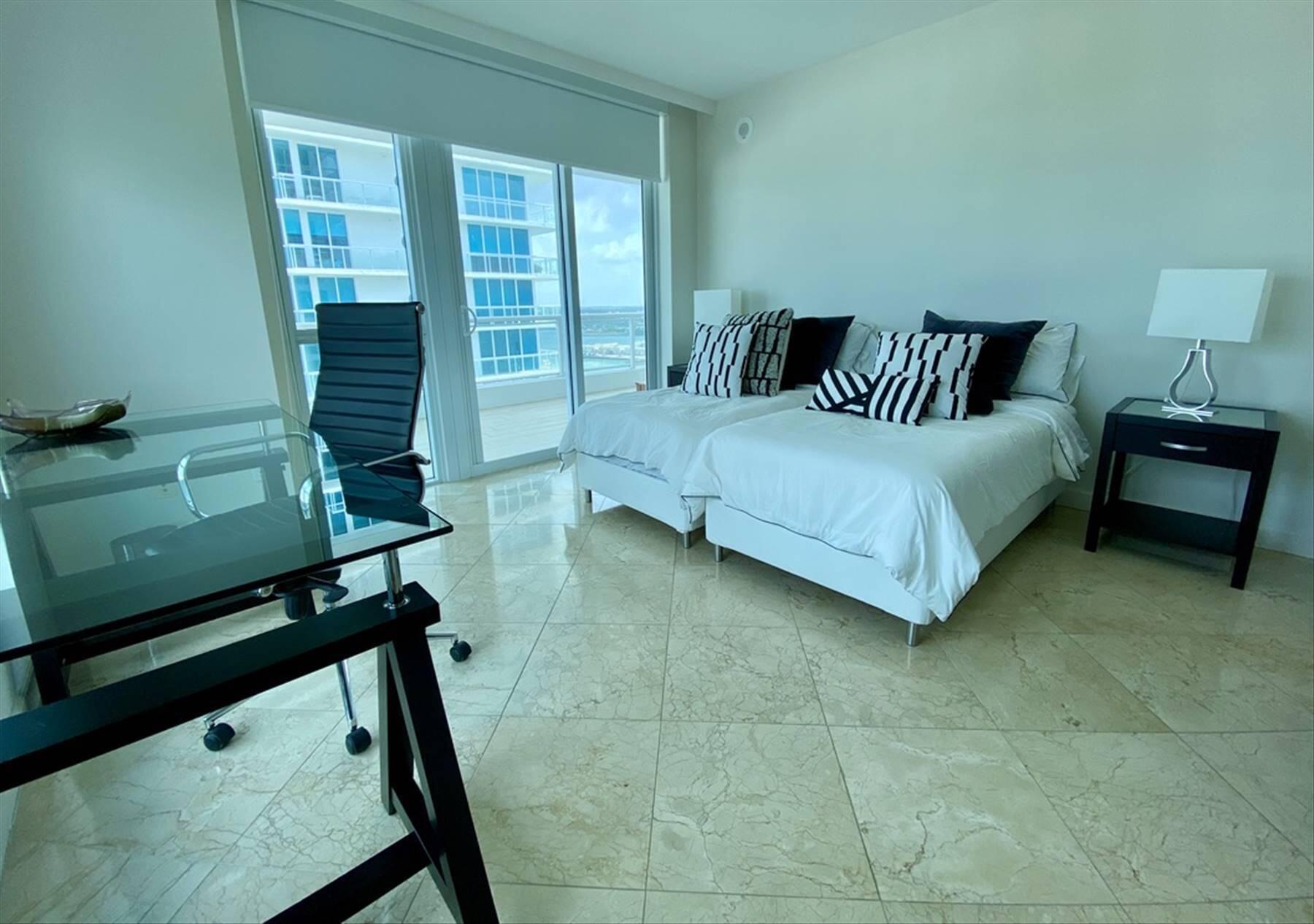 540 WEST #2011, Miami Beach FL 33139