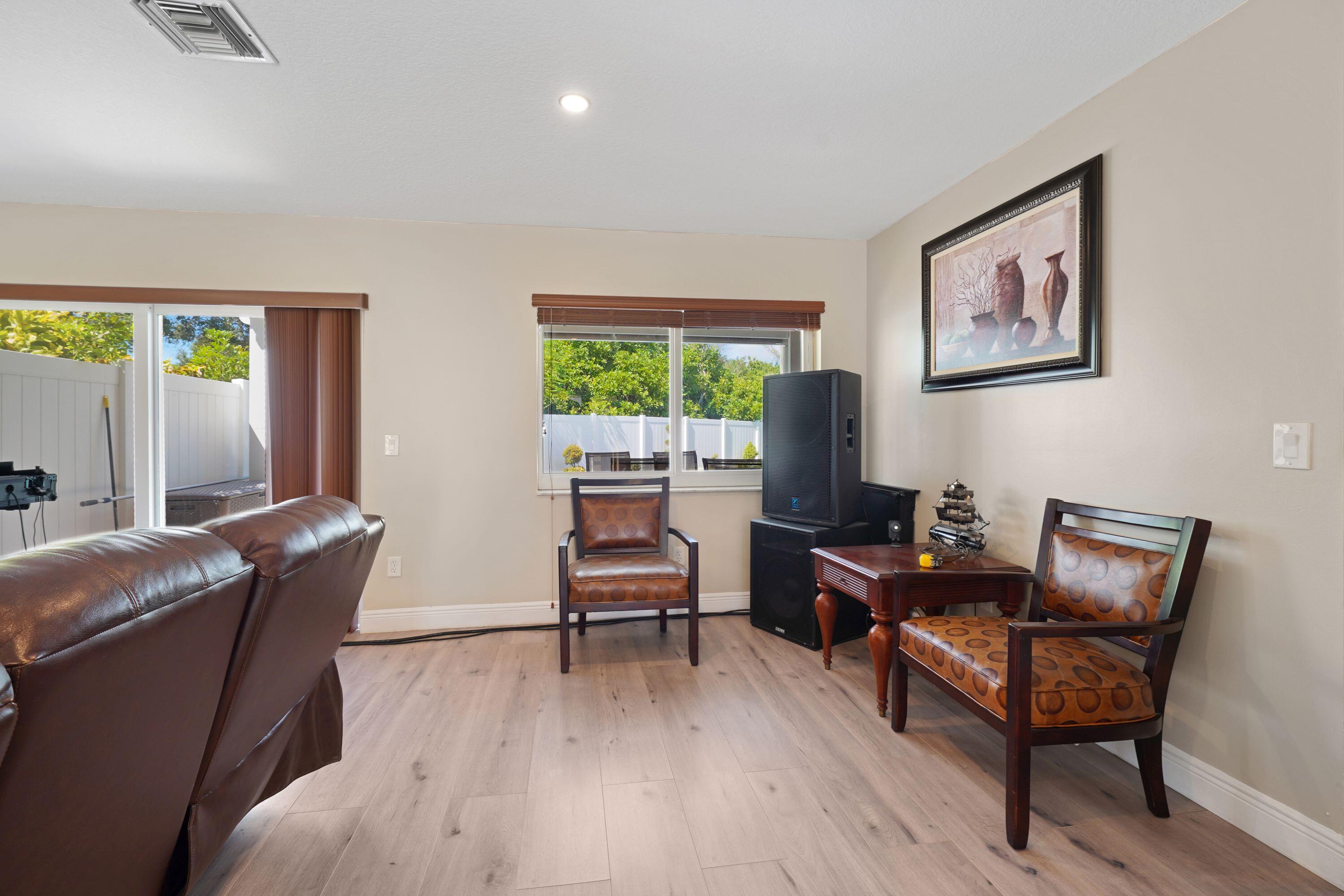 911 SW 87th, Pembroke Pines FL 33025