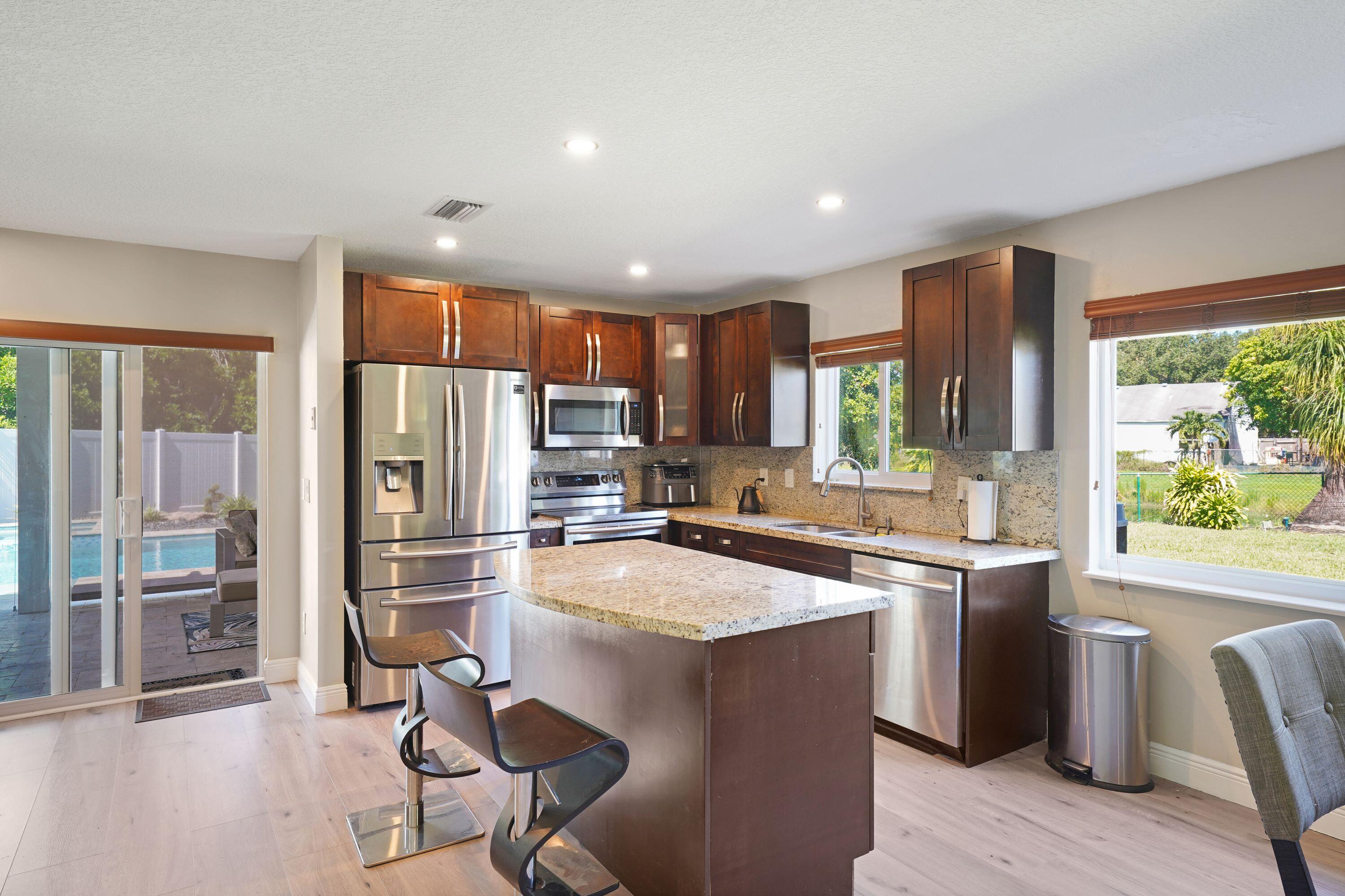 911 SW 87th, Pembroke Pines FL 33025