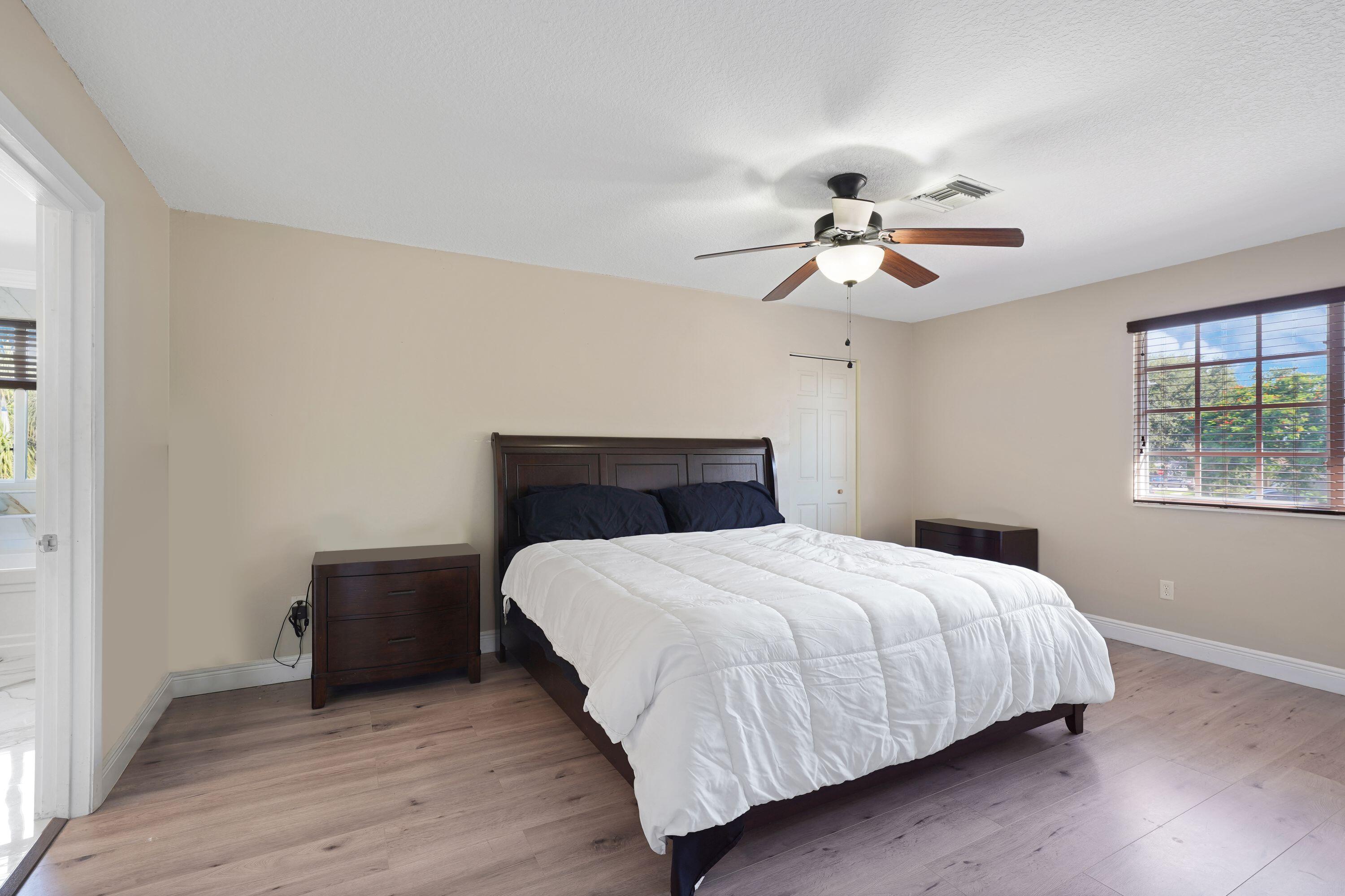 911 SW 87th, Pembroke Pines FL 33025