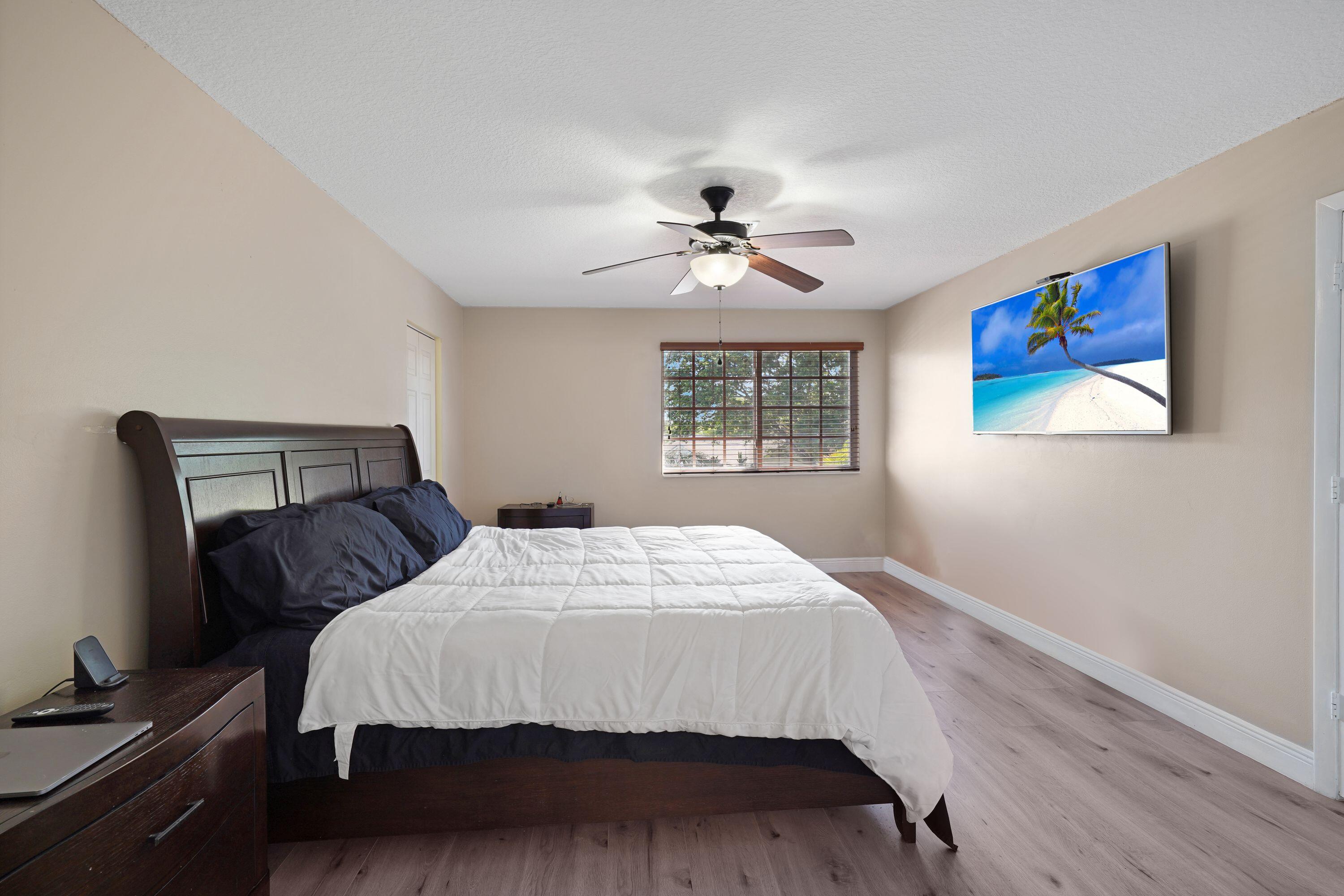 911 SW 87th, Pembroke Pines FL 33025