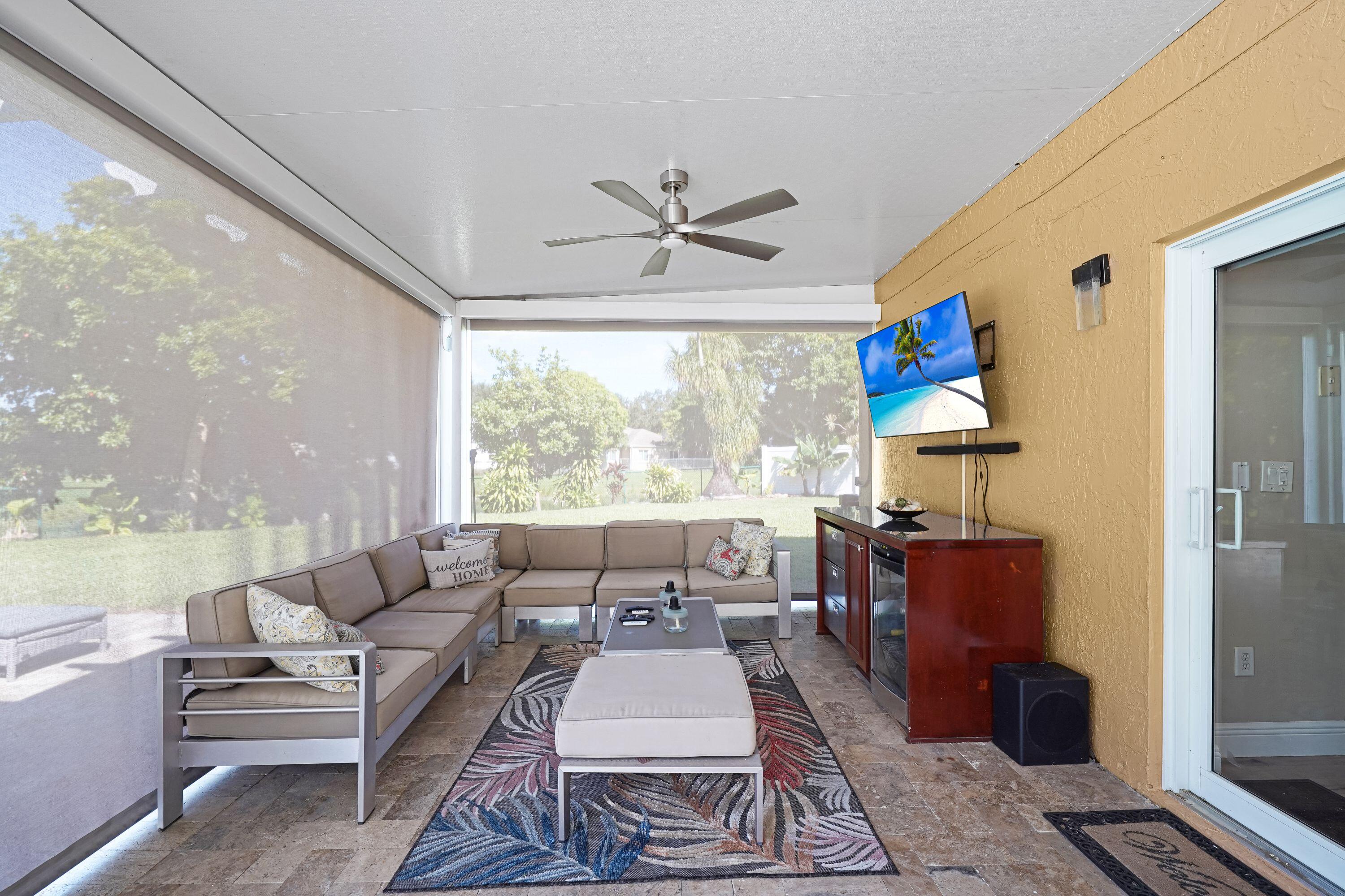 911 SW 87th, Pembroke Pines FL 33025