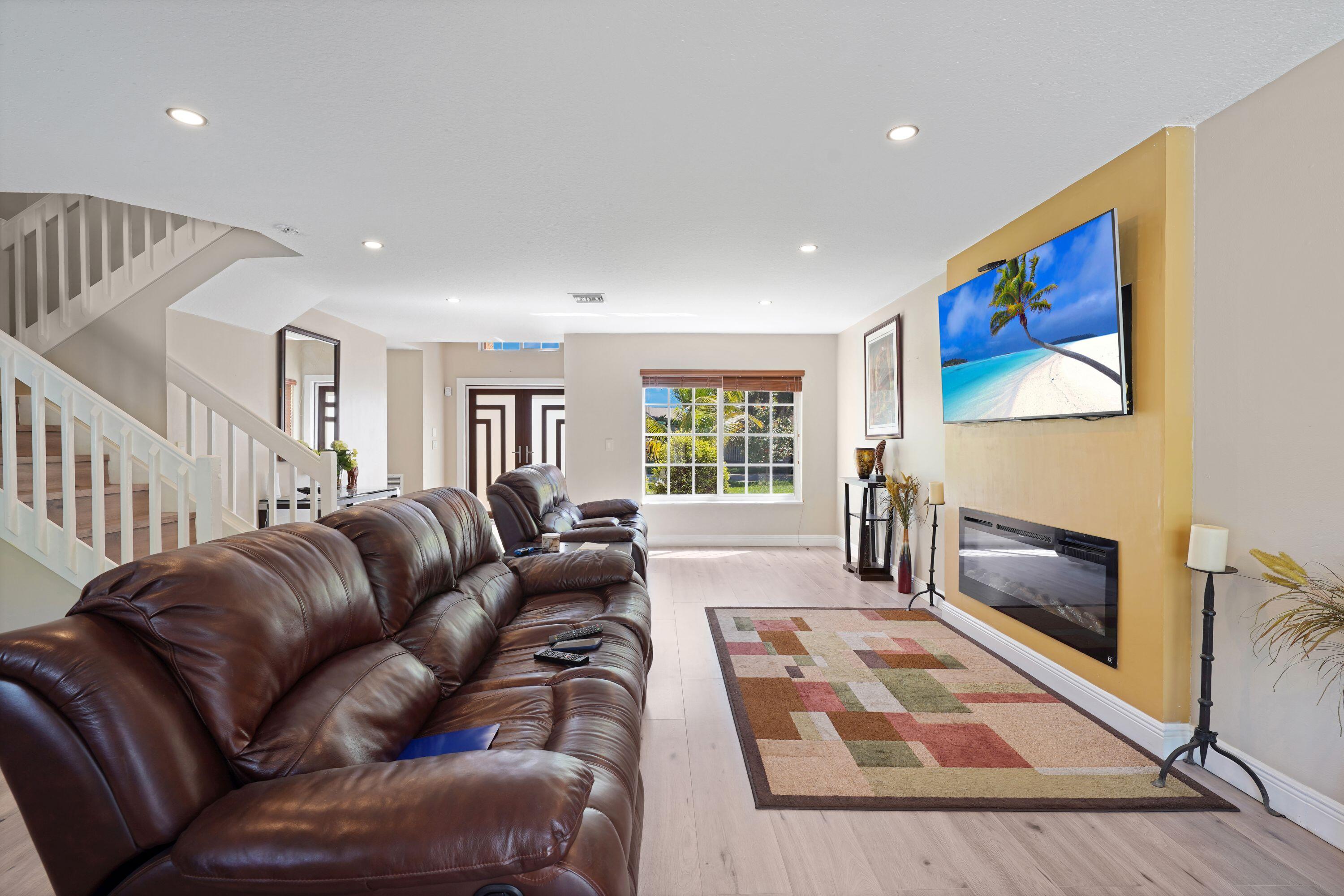 911 SW 87th, Pembroke Pines FL 33025