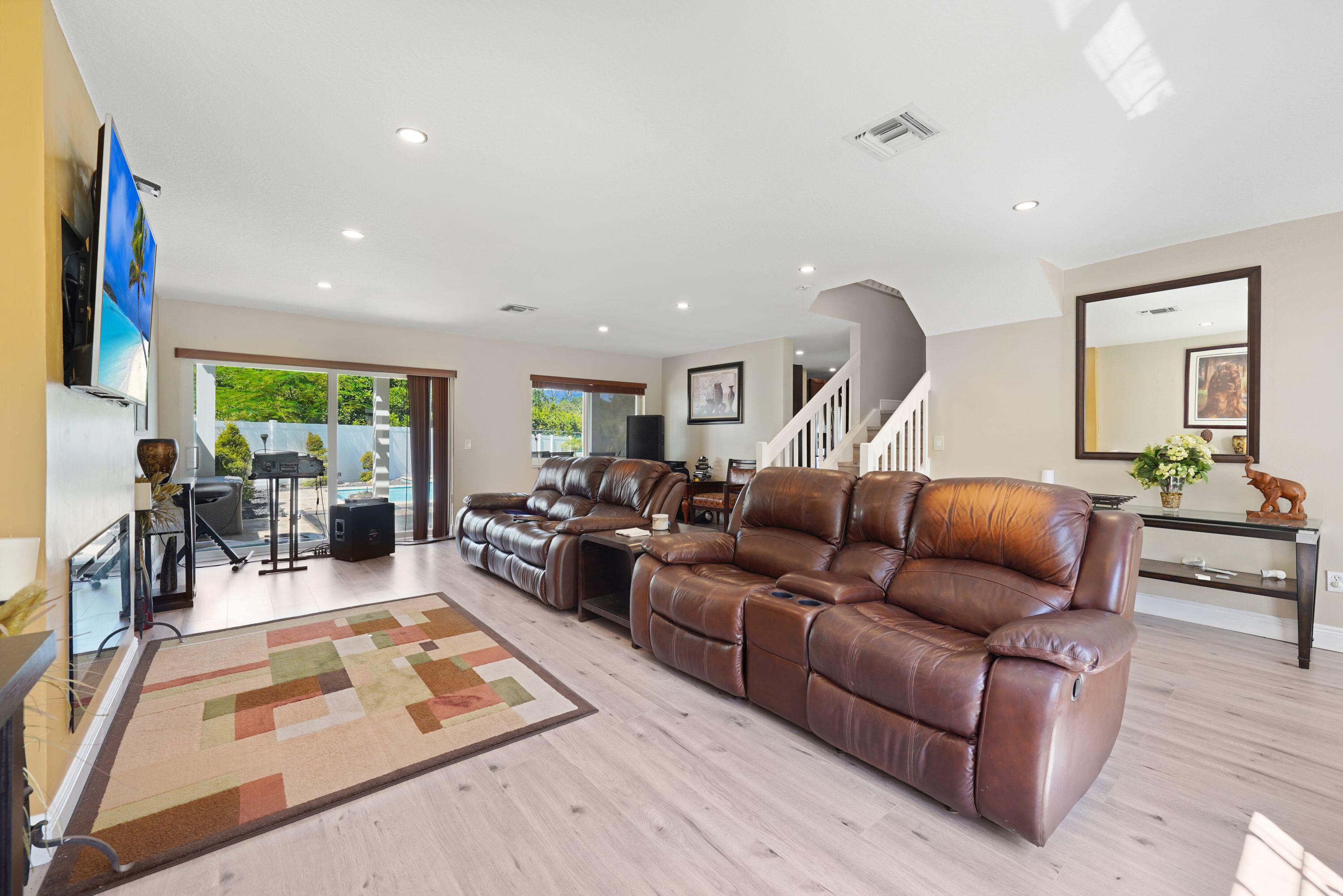 911 SW 87th, Pembroke Pines FL 33025