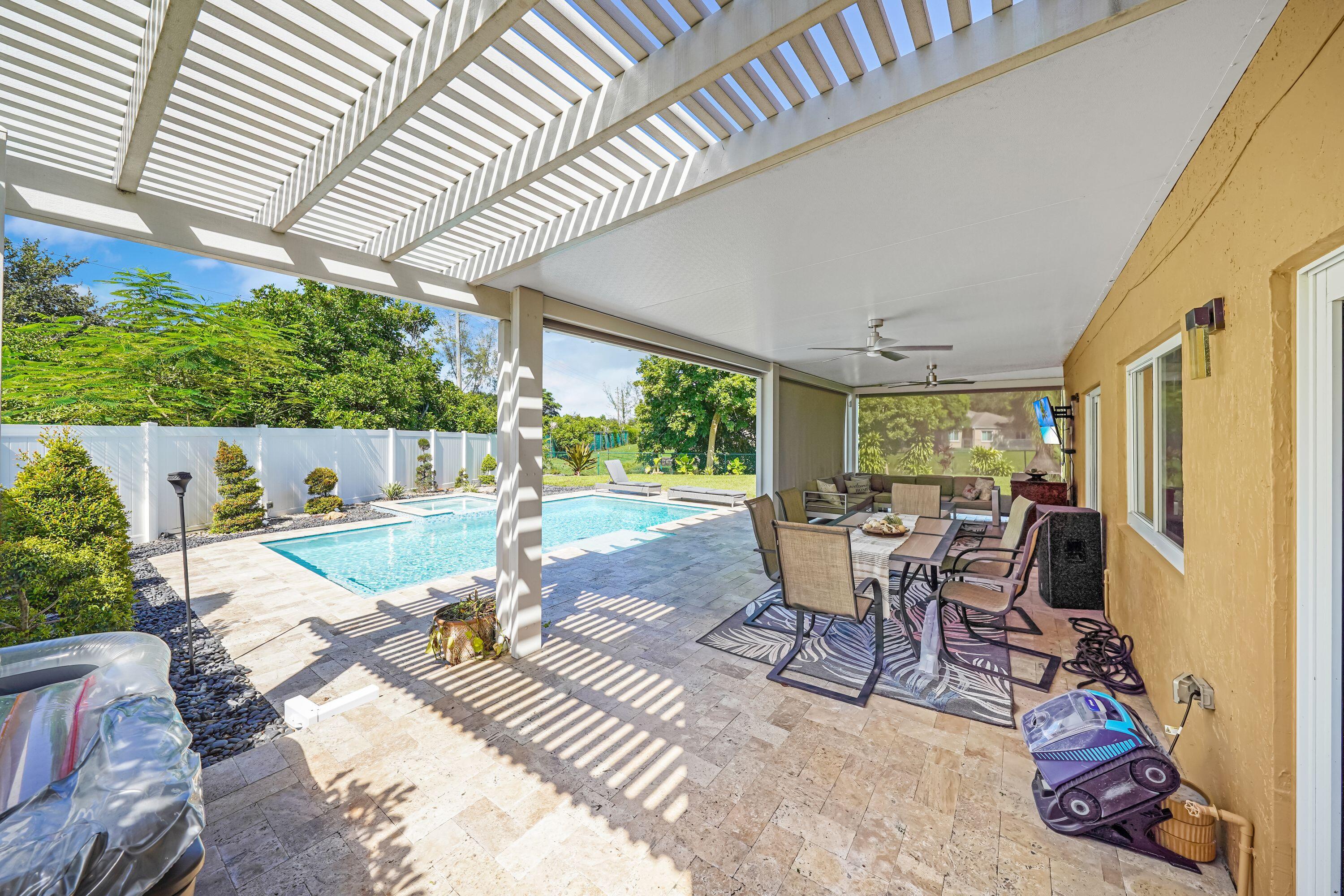 911 SW 87th, Pembroke Pines FL 33025