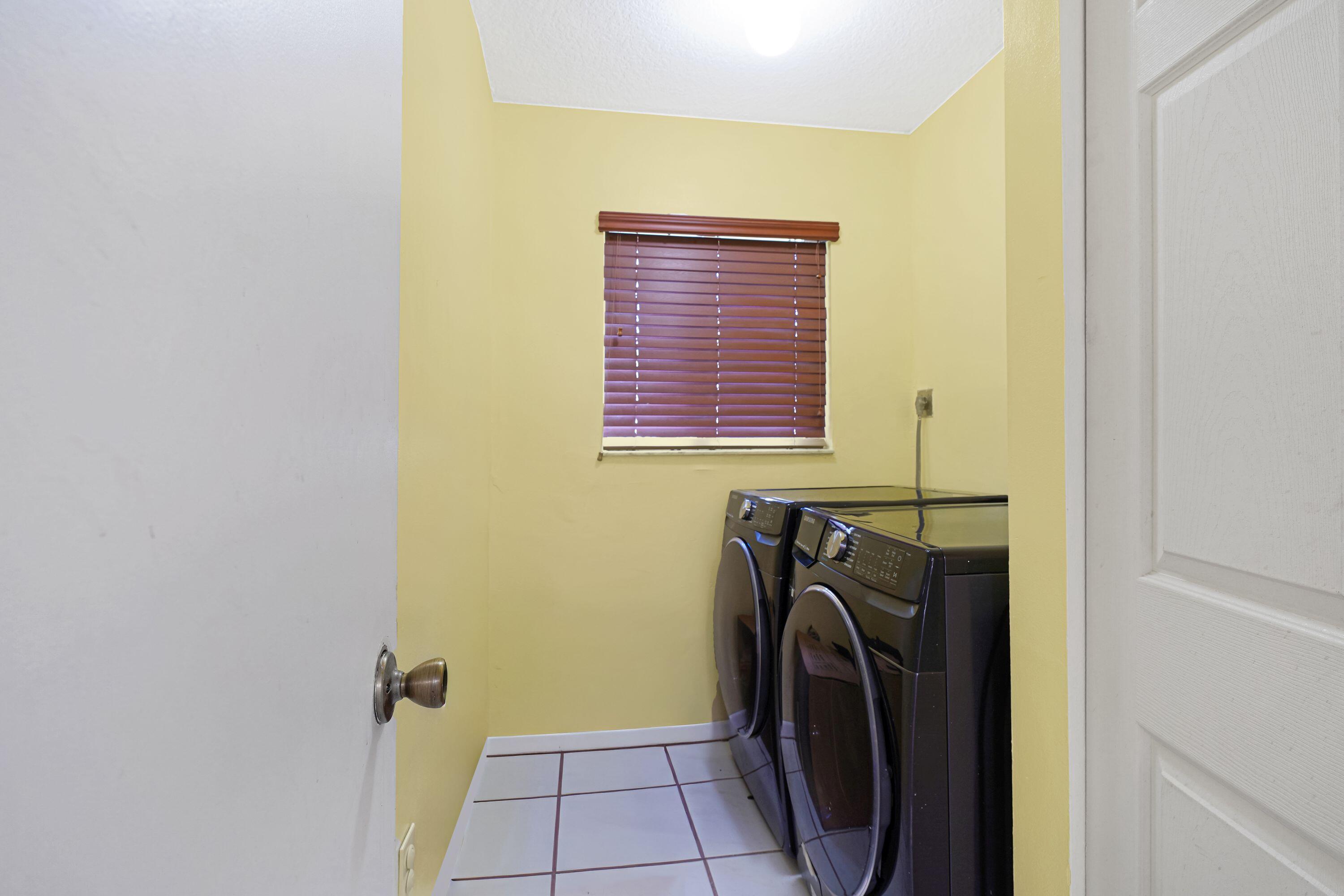 911 SW 87th, Pembroke Pines FL 33025