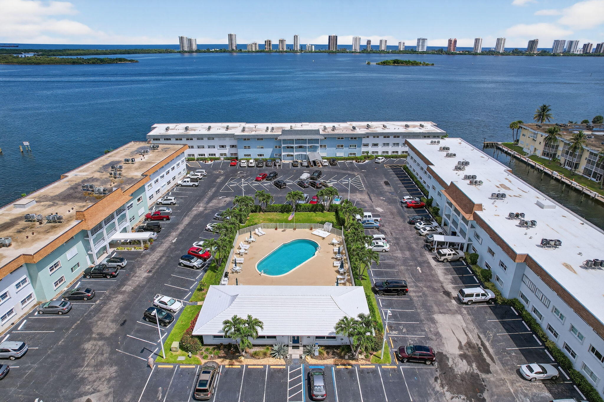 110 SHORE #301, North Palm Beach FL 33408