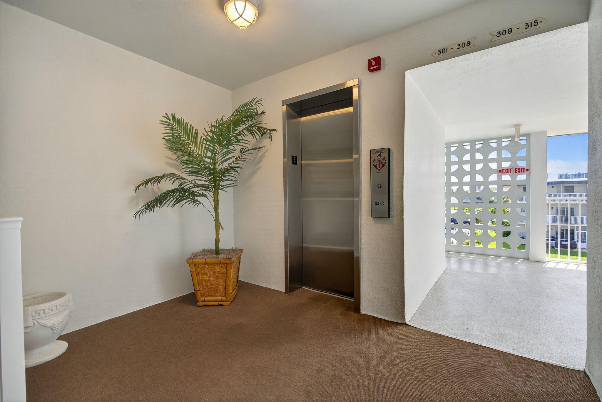 110 SHORE #301, North Palm Beach FL 33408