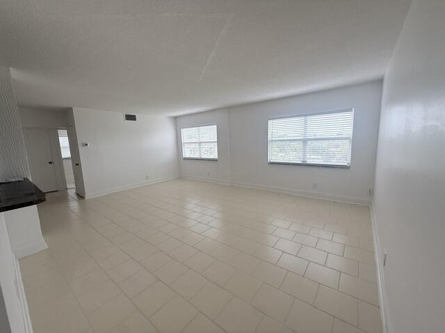 2555 NE 11TH #402, Fort Lauderdale FL 33304