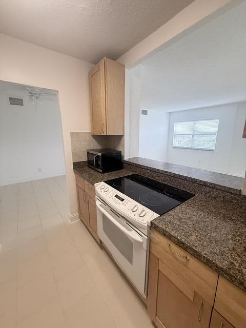 2555 NE 11TH #402, Fort Lauderdale FL 33304