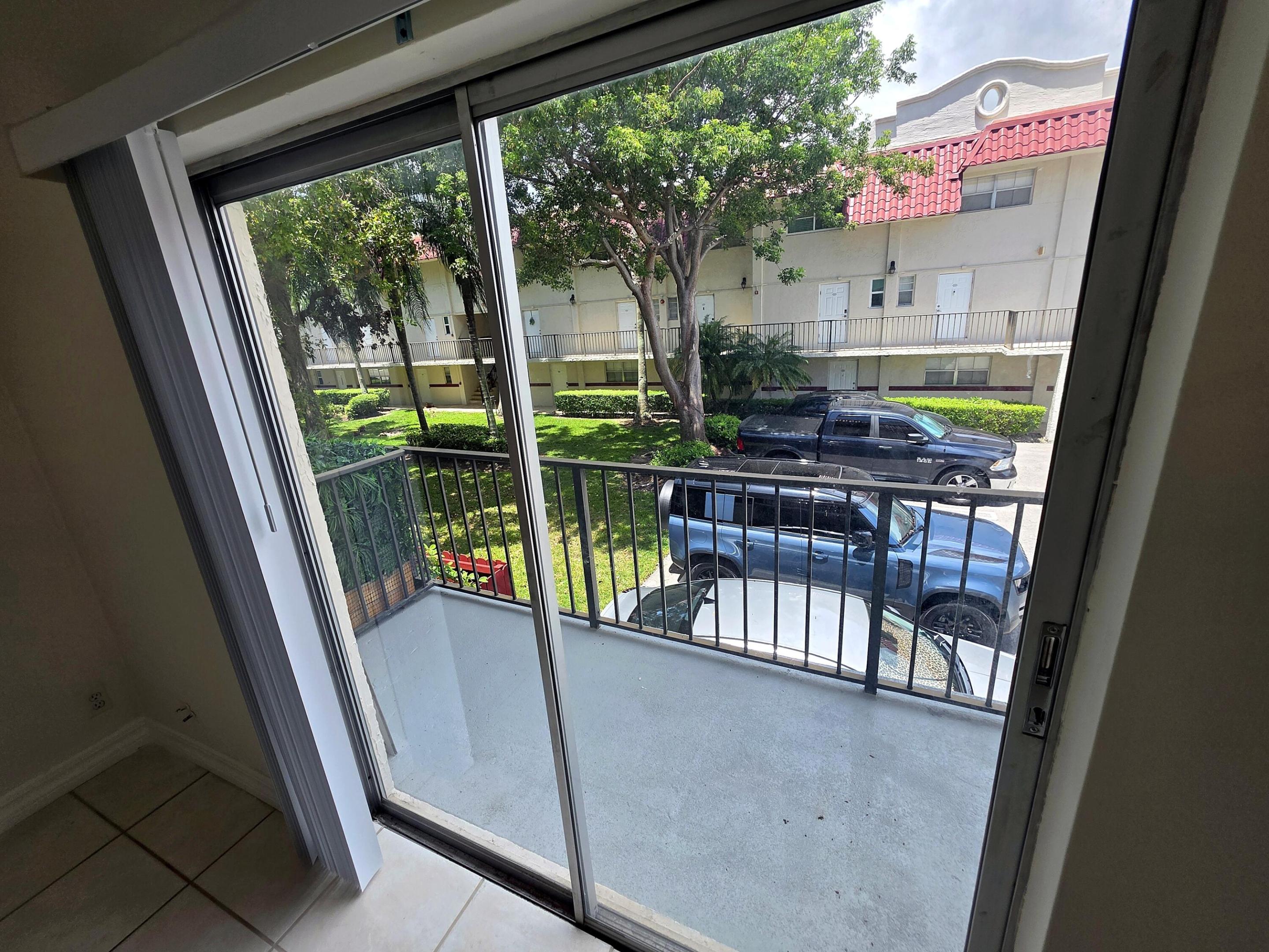 6705 N KENDALL #307, Pinecrest FL 33156