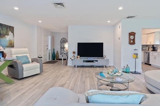 415 Pine Tree #16, Atlantis FL 33462