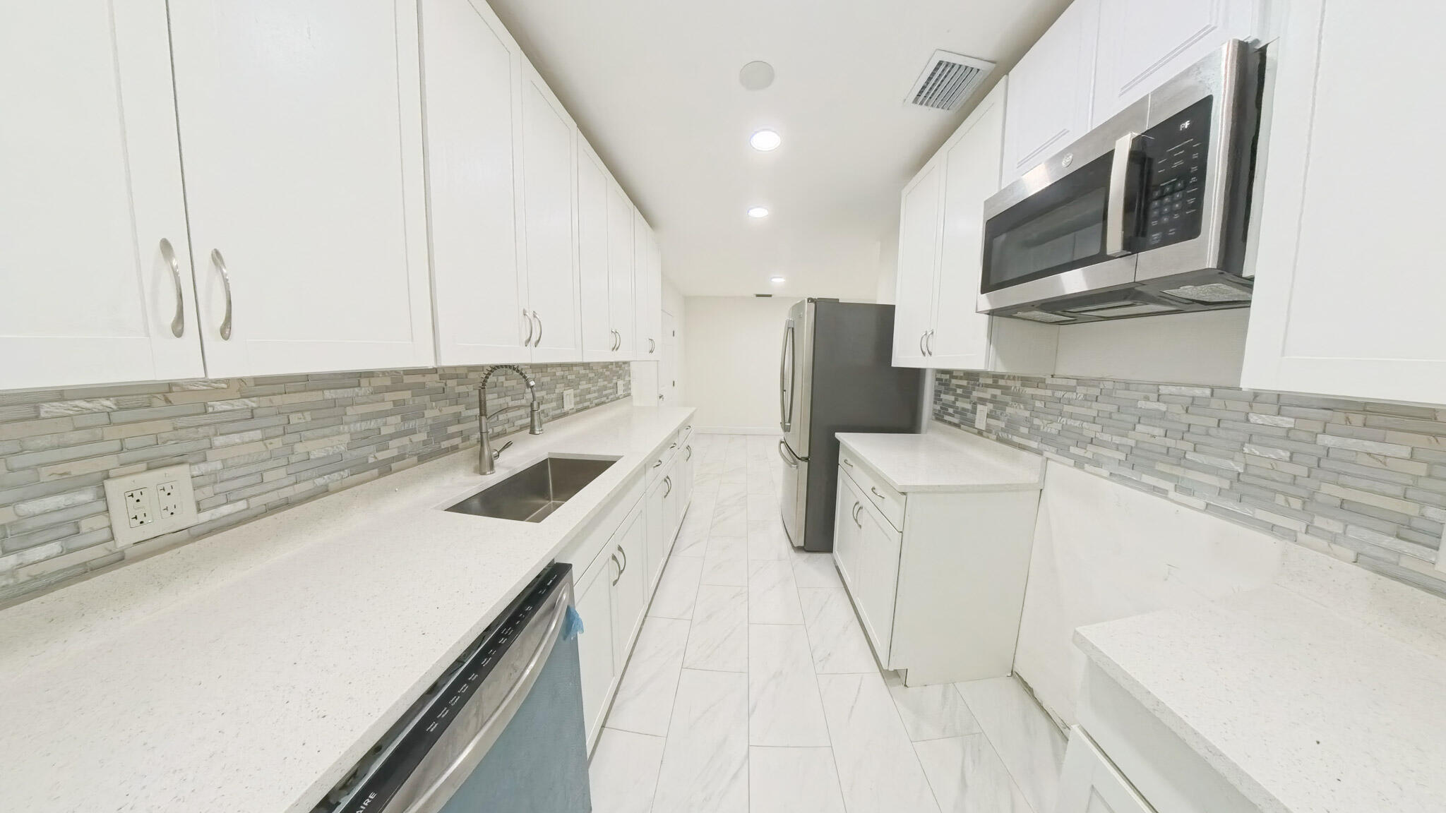 341 HENTHORNE, Palm Springs FL 33461
