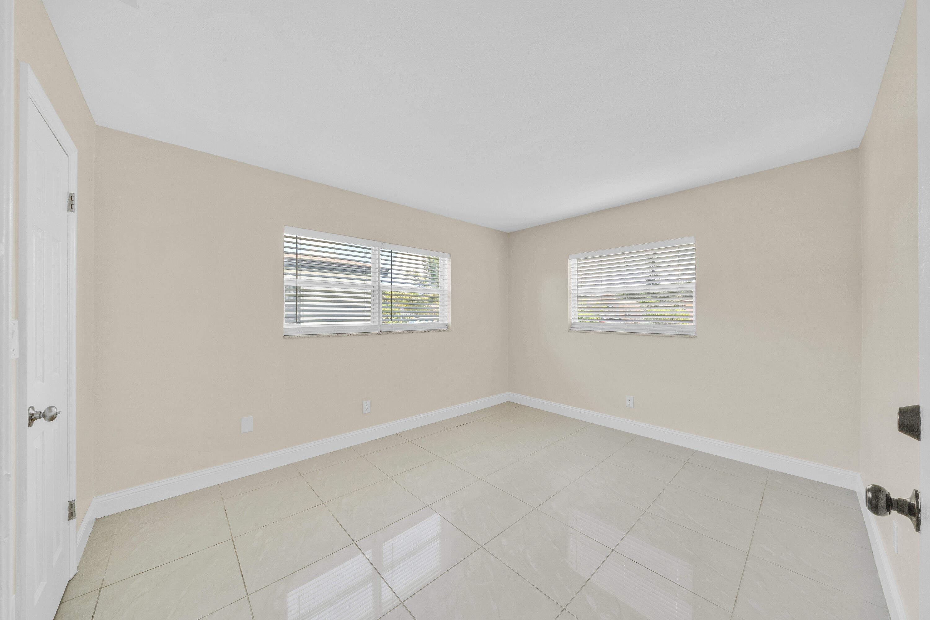 4921 NW 39TH, Lauderdale Lakes FL 33319