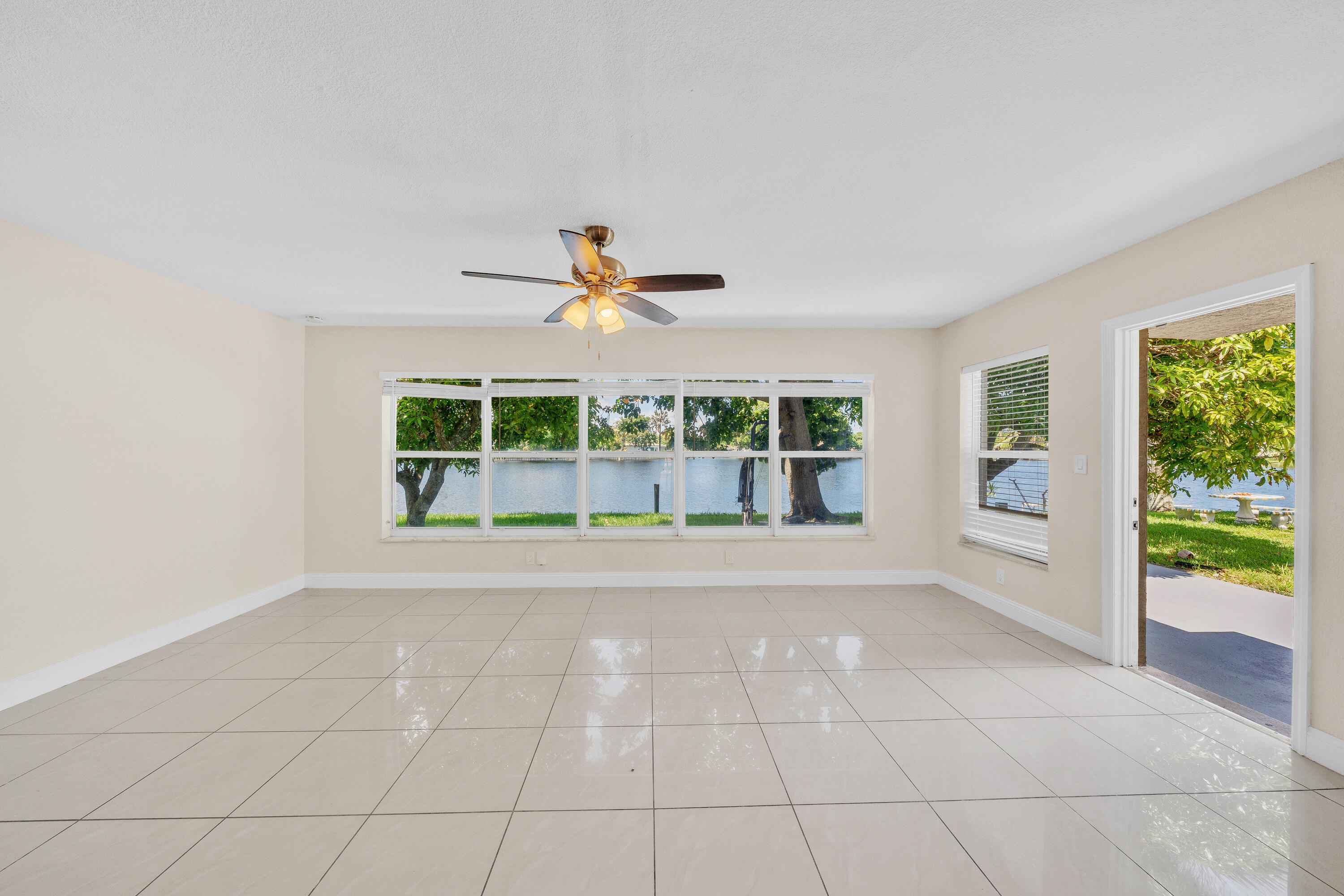4921 NW 39TH, Lauderdale Lakes FL 33319