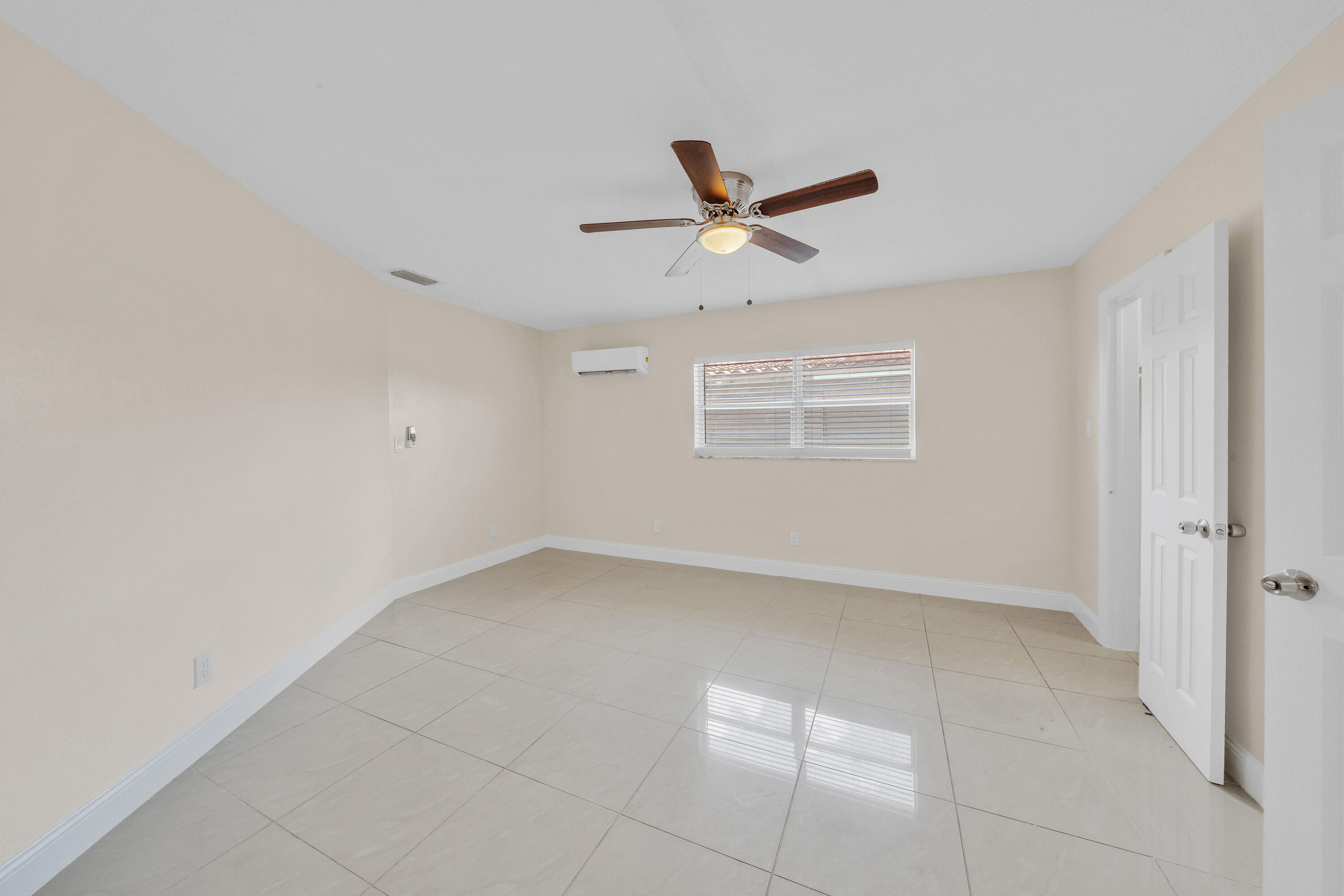 4921 NW 39TH, Lauderdale Lakes FL 33319