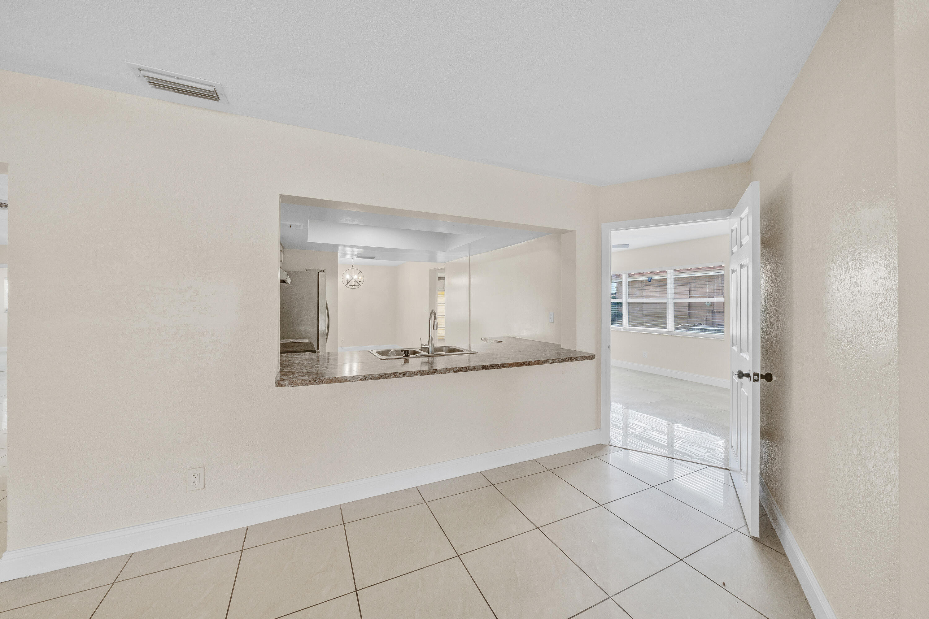 4921 NW 39TH, Lauderdale Lakes FL 33319