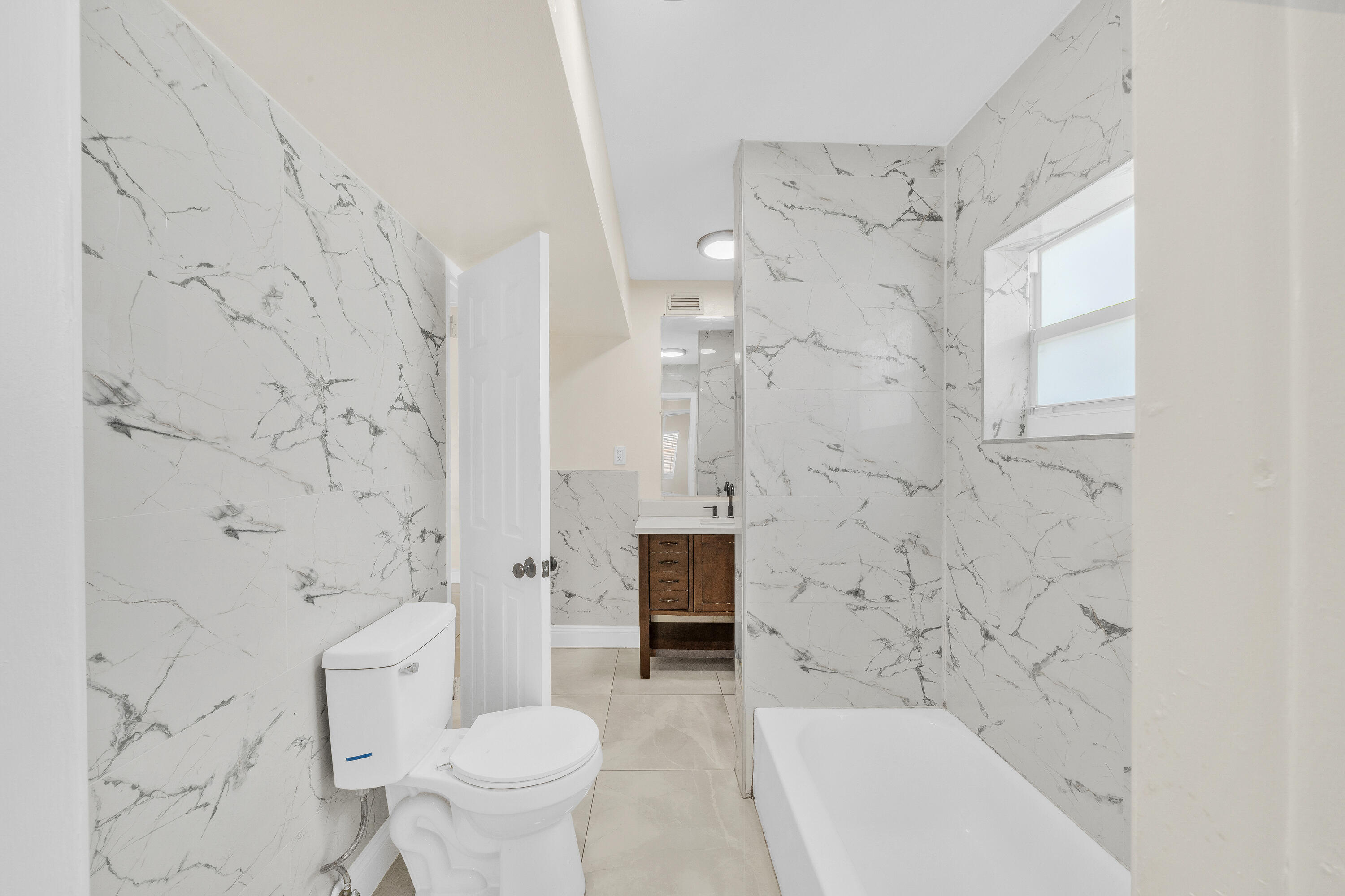 4921 NW 39TH, Lauderdale Lakes FL 33319