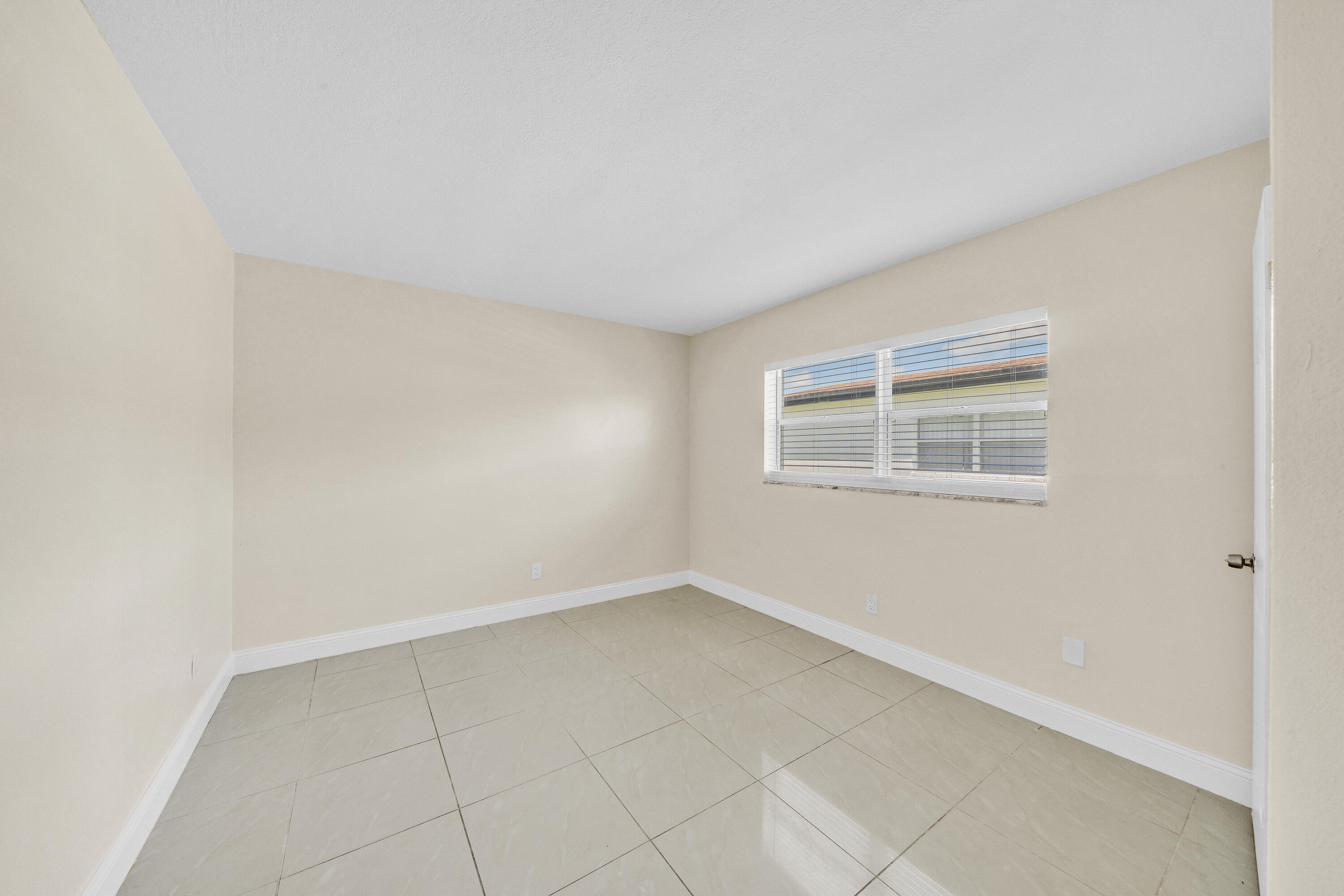 4921 NW 39TH, Lauderdale Lakes FL 33319